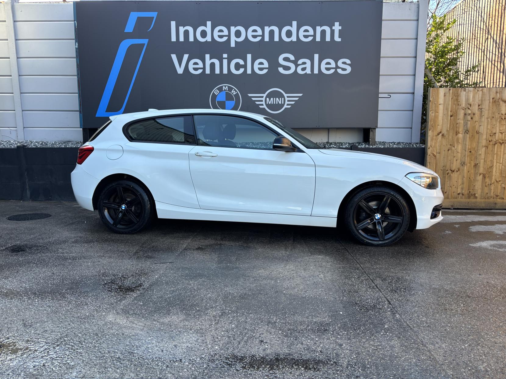 BMW 1 Series 1.5 118i Sport Hatchback 3dr Petrol Manual Euro 6 (s/s) (136 ps)