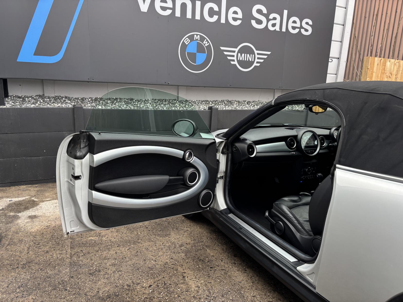 MINI Roadster 1.6 Cooper Convertible 2dr Petrol Auto Euro 5 (122 ps)