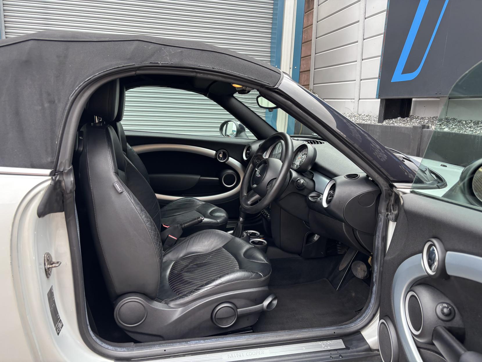 MINI Roadster 1.6 Cooper Convertible 2dr Petrol Auto Euro 5 (122 ps)