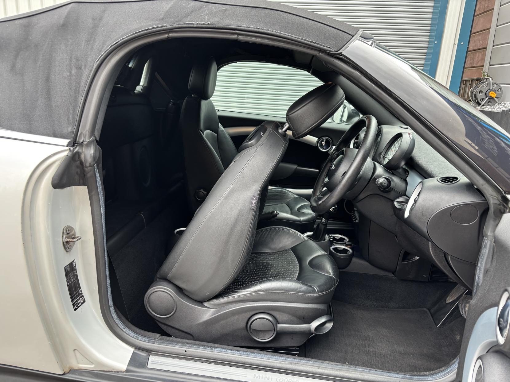 MINI Roadster 1.6 Cooper Convertible 2dr Petrol Auto Euro 5 (122 ps)