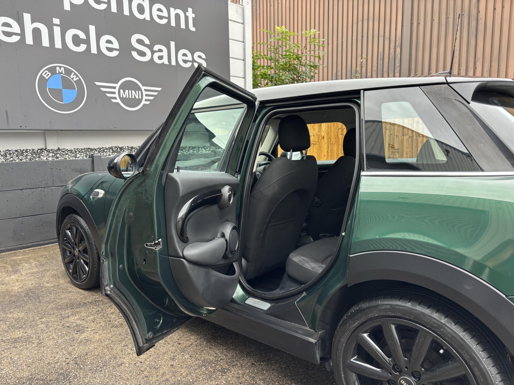 MINI Hatch 1.5 Cooper Hatchback 5dr Petrol Manual Euro 6 (s/s) (136 ps)