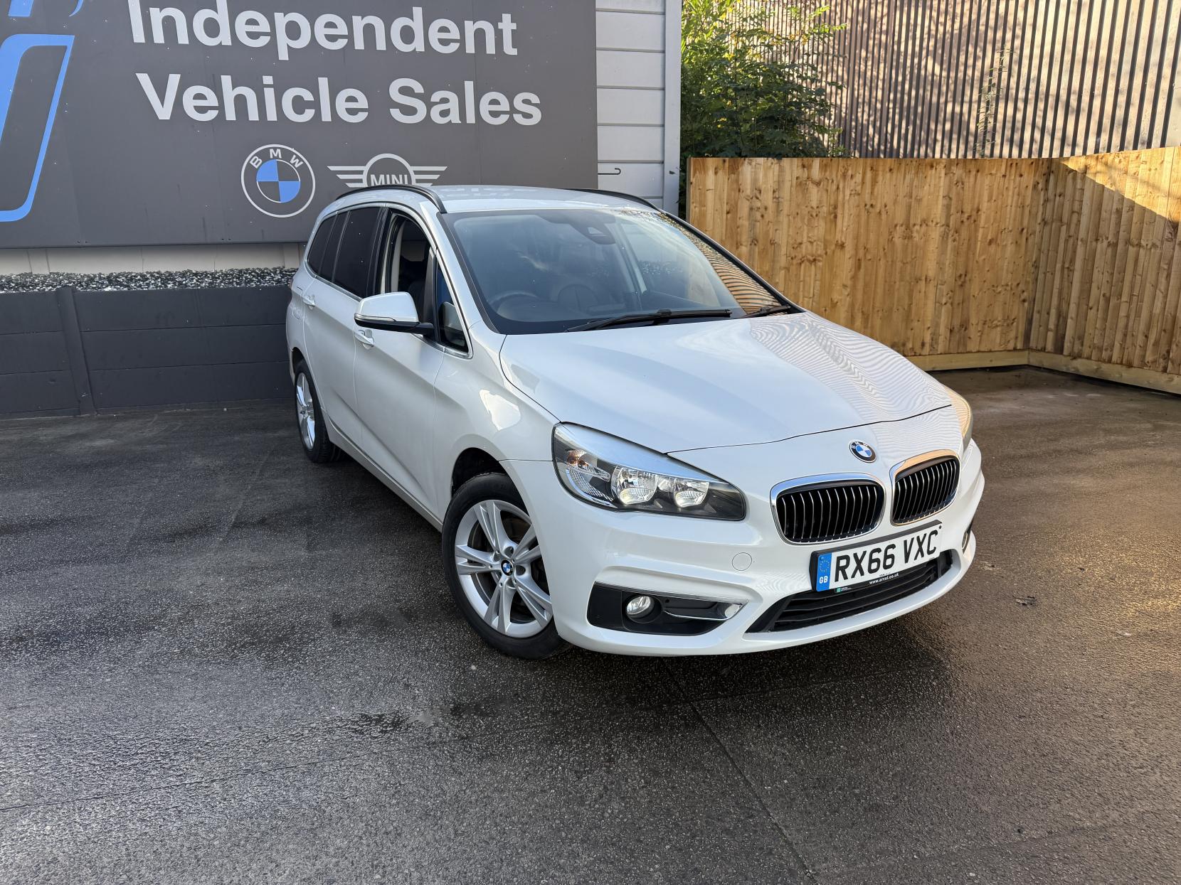 BMW 2 Series Gran Tourer 1.5 218i Luxury MPV 5dr Petrol Auto Euro 6 (s/s) (136 ps)