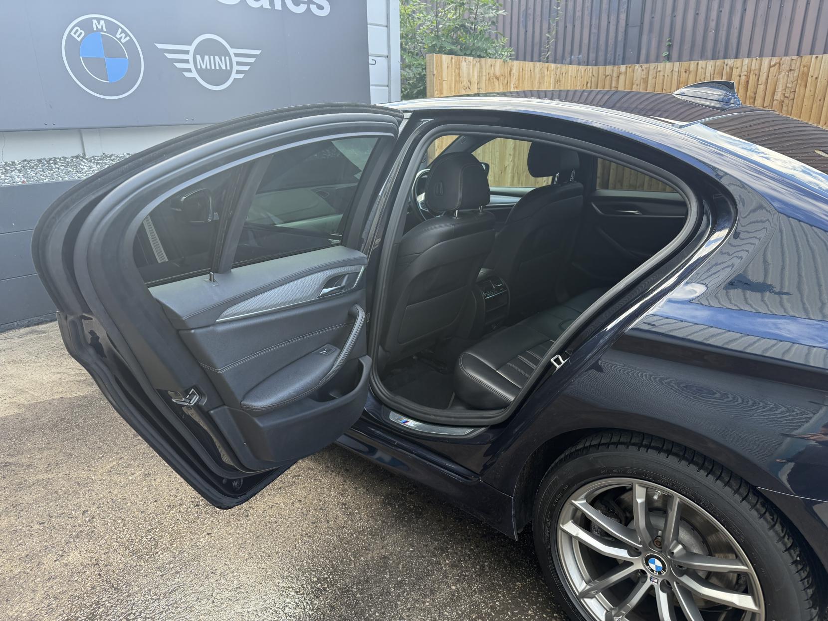 BMW 5 Series 2.0 520d M Sport Saloon 4dr Diesel Auto Euro 6 (s/s) (190 ps)