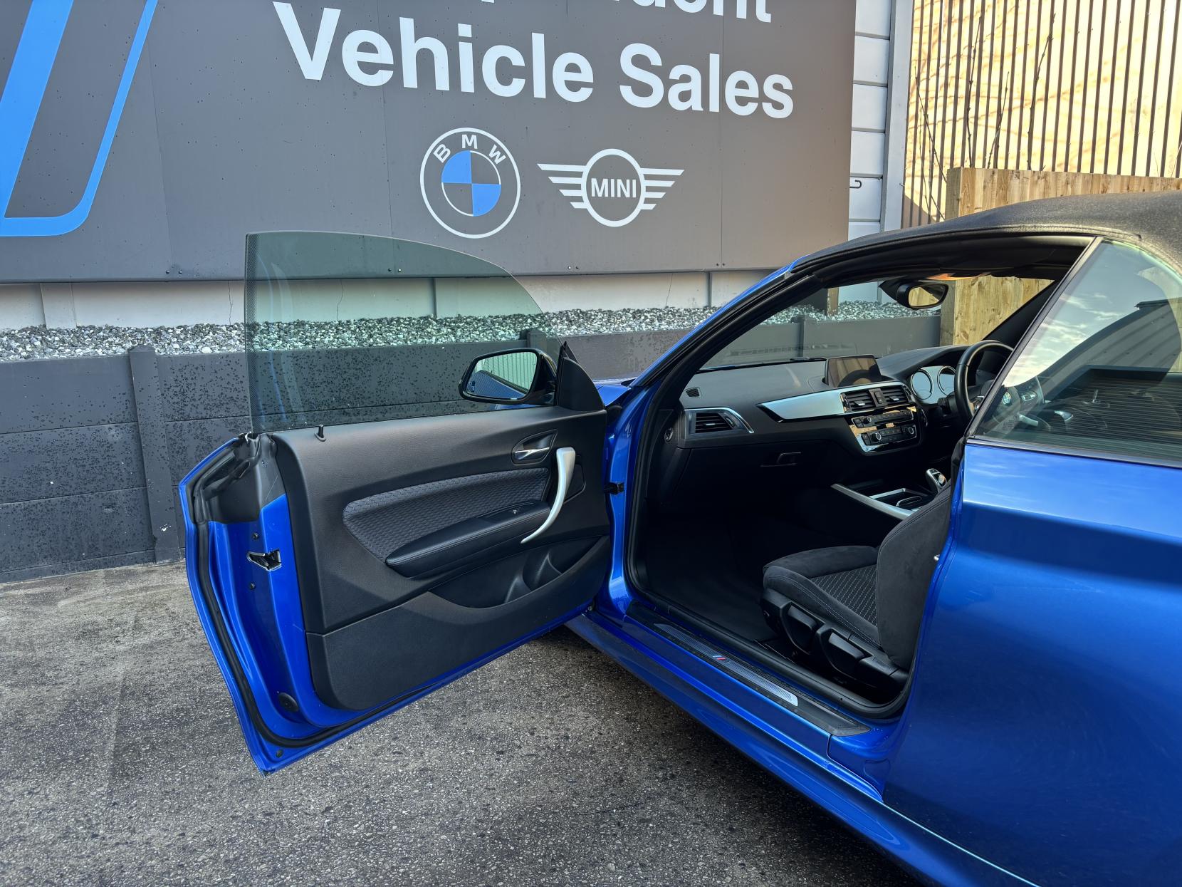 BMW 2 Series 2.0 220i M Sport Convertible 2dr Petrol Auto Euro 6 (s/s) (184 ps)