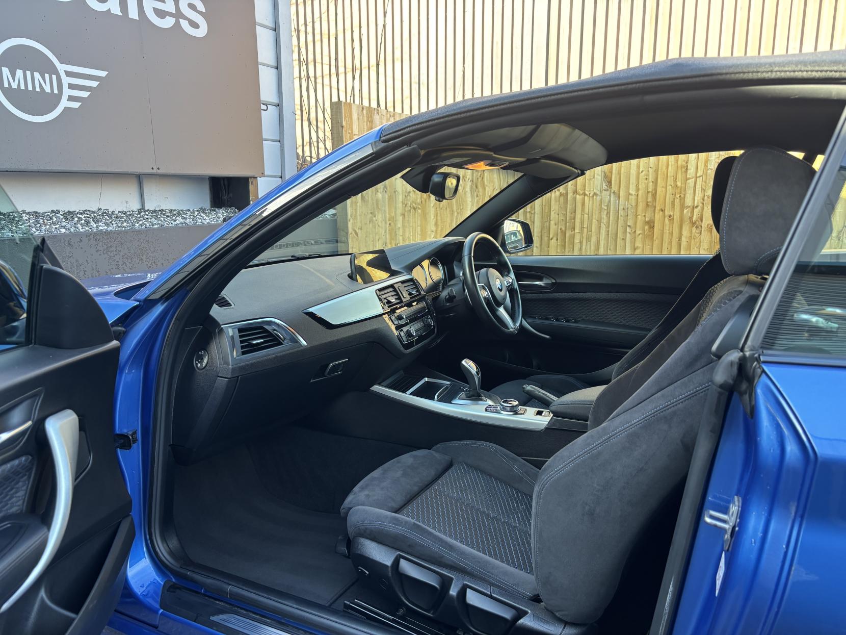 BMW 2 Series 2.0 220i M Sport Convertible 2dr Petrol Auto Euro 6 (s/s) (184 ps)