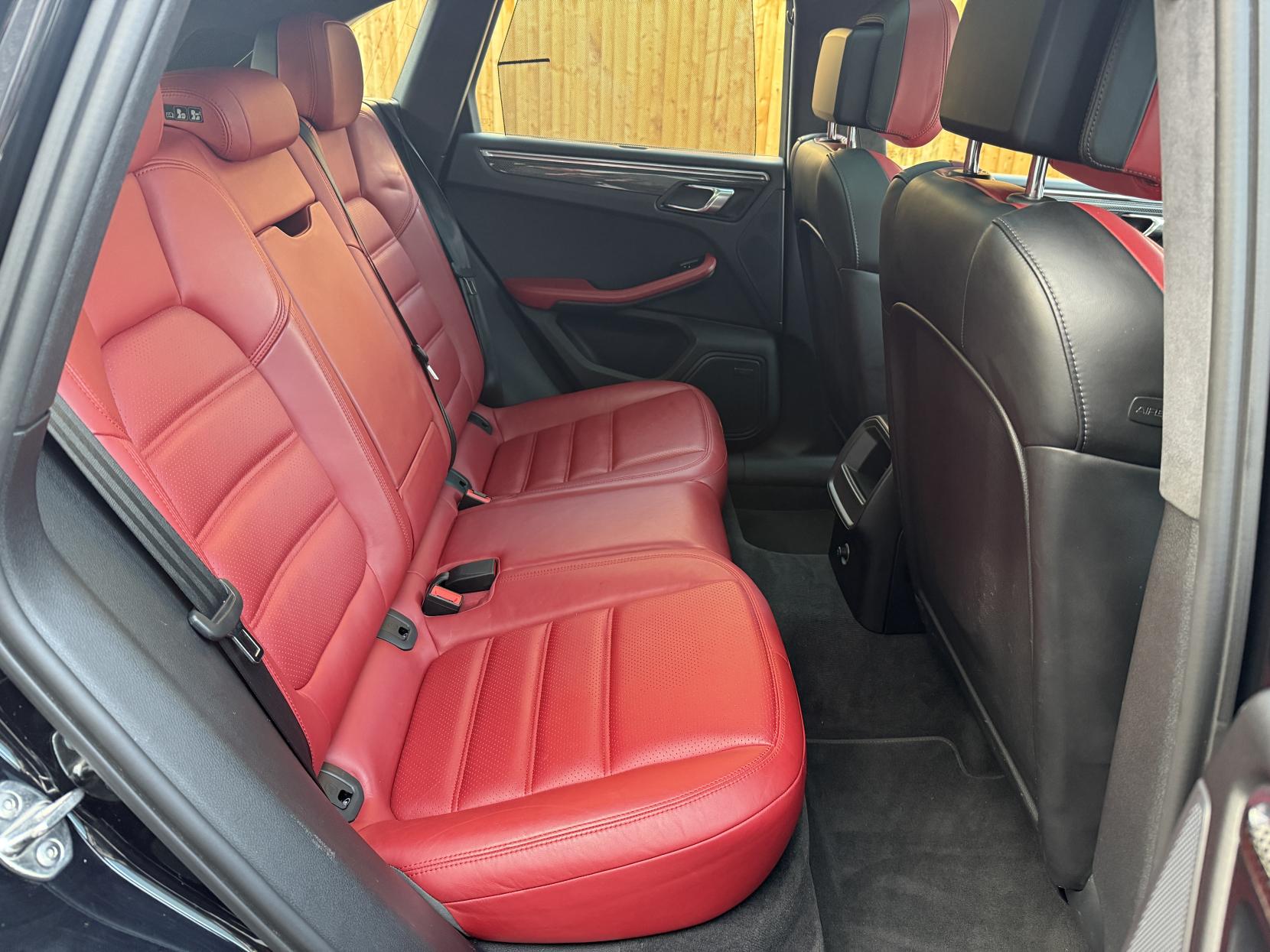 Porsche Macan 3.6T V6 Turbo SUV 5dr Petrol PDK 4WD Euro 6 (s/s) (400 ps)