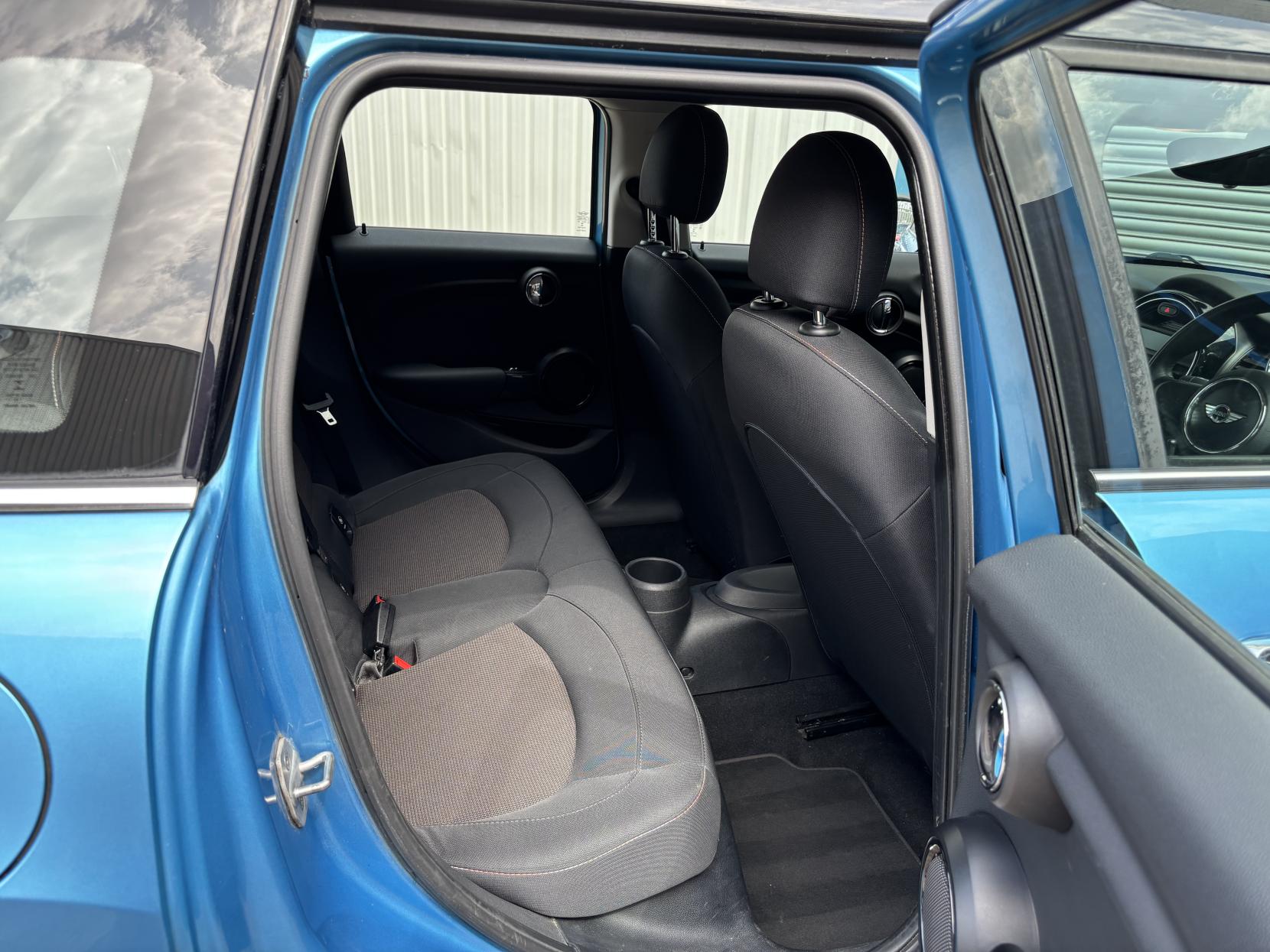 MINI Hatch 1.5 Cooper D Hatchback 5dr Diesel Manual Euro 6 (s/s) (116 ps)