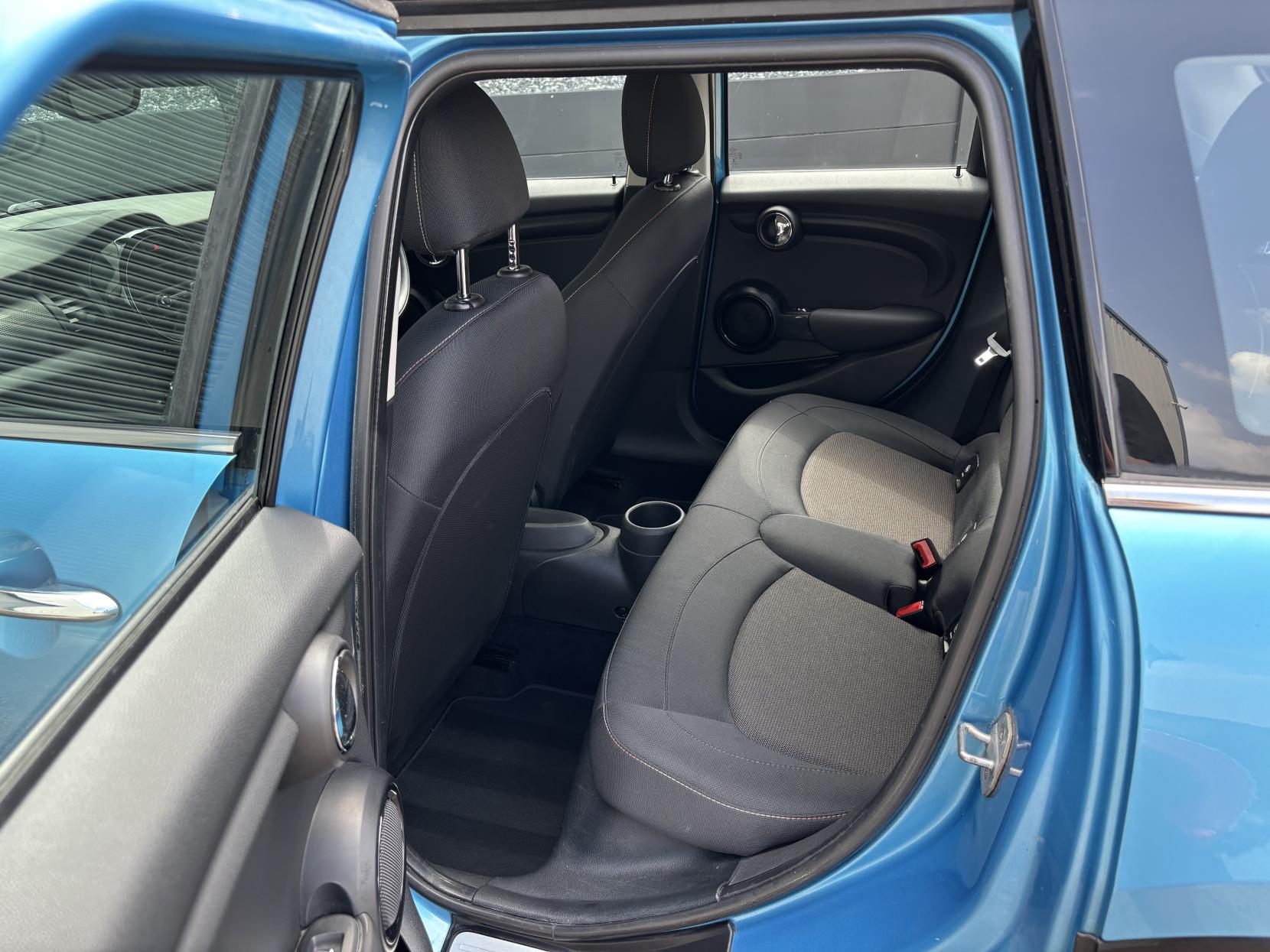 MINI Hatch 1.5 Cooper D Hatchback 5dr Diesel Manual Euro 6 (s/s) (116 ps)