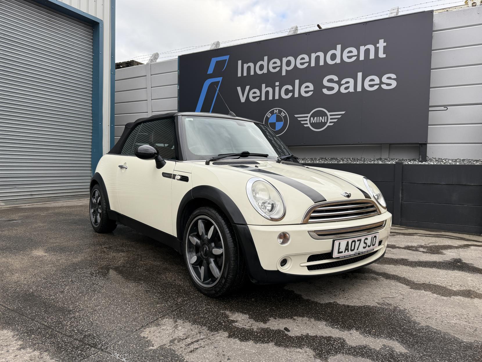 MINI Convertible 1.6 Cooper Sidewalk Convertible 2dr Petrol CVT Euro 4 (115 ps)