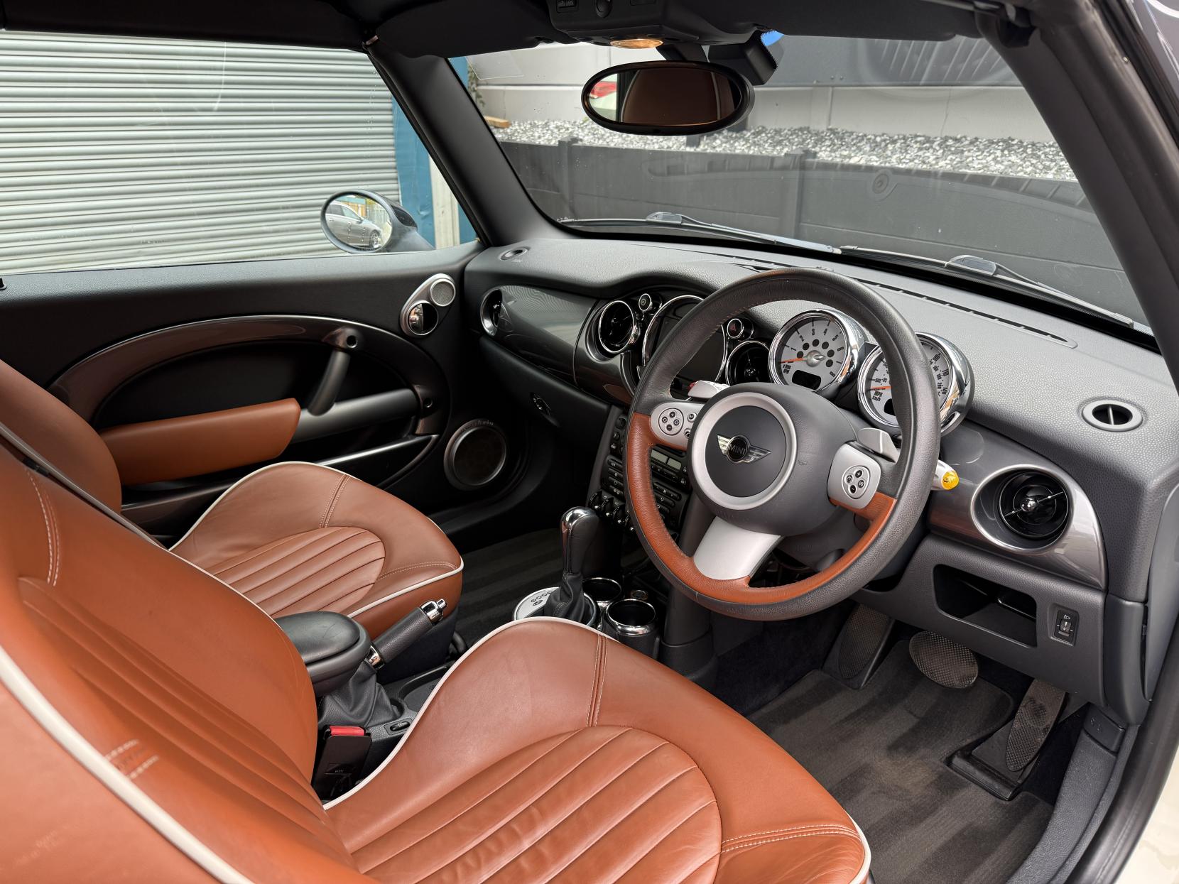 MINI Convertible 1.6 Cooper Sidewalk Convertible 2dr Petrol CVT Euro 4 (115 ps)