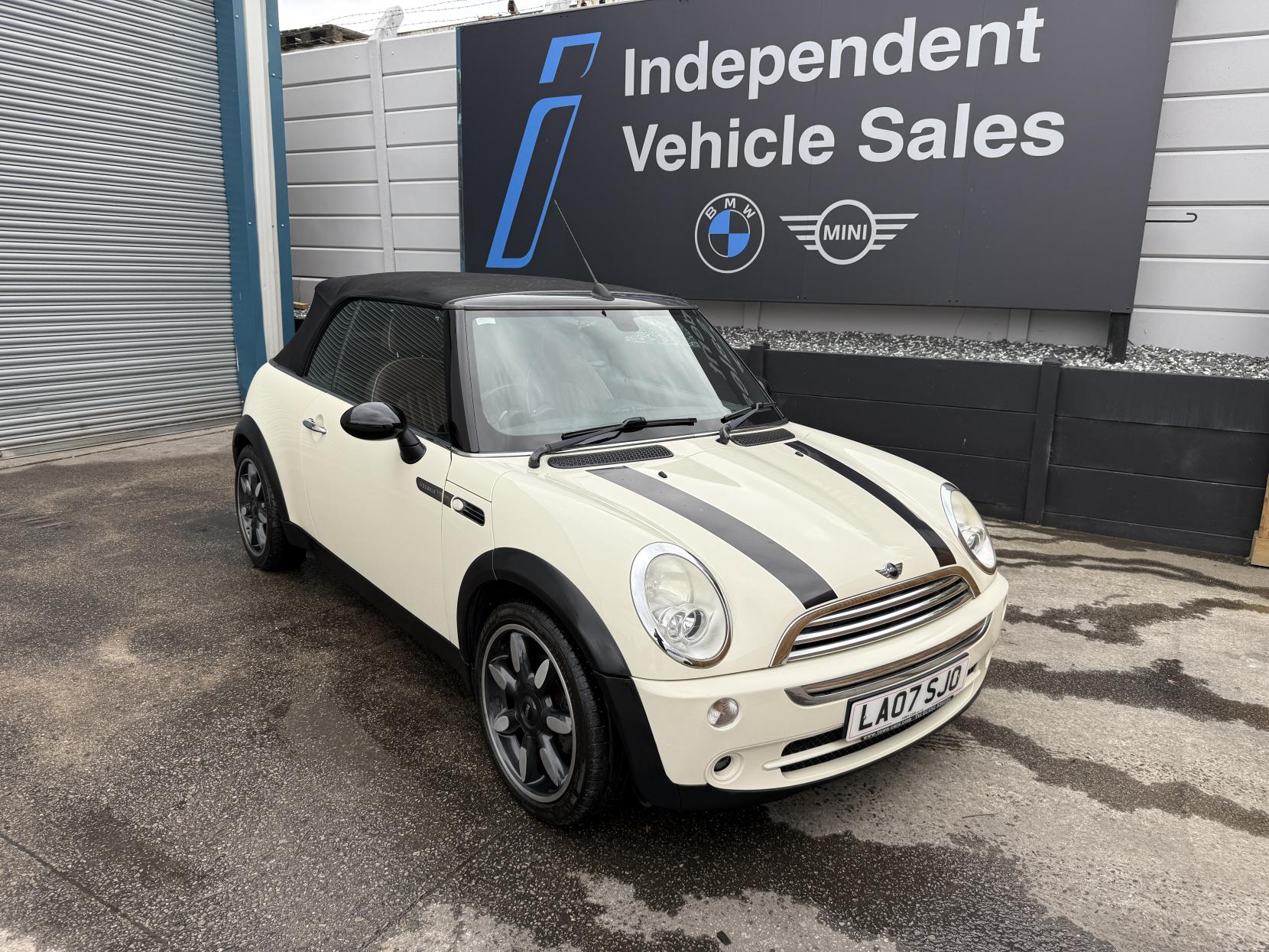 MINI Convertible 1.6 Cooper Sidewalk Convertible 2dr Petrol CVT Euro 4 (115 ps)