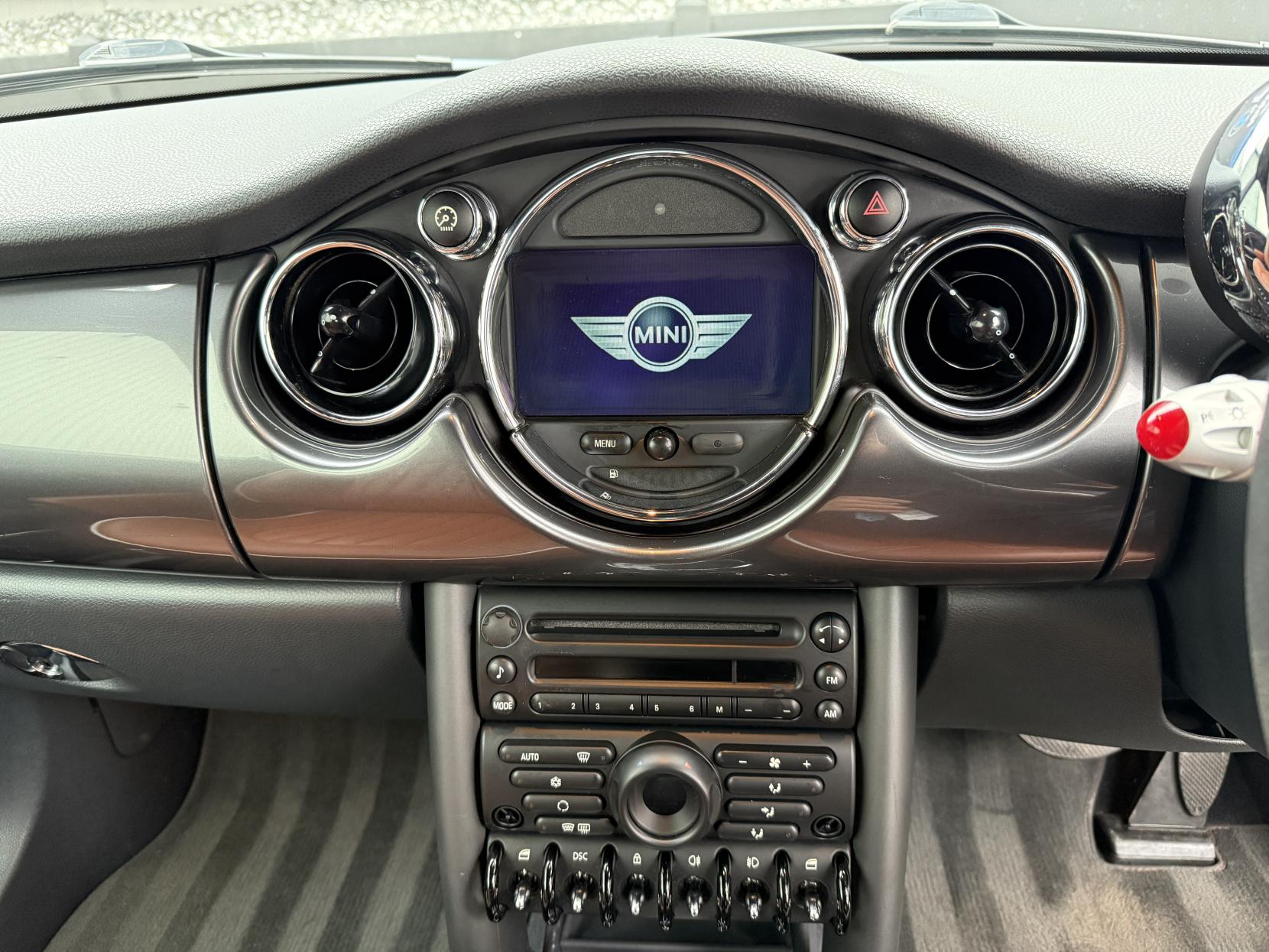 MINI Convertible 1.6 Cooper Sidewalk Convertible 2dr Petrol CVT Euro 4 (115 ps)