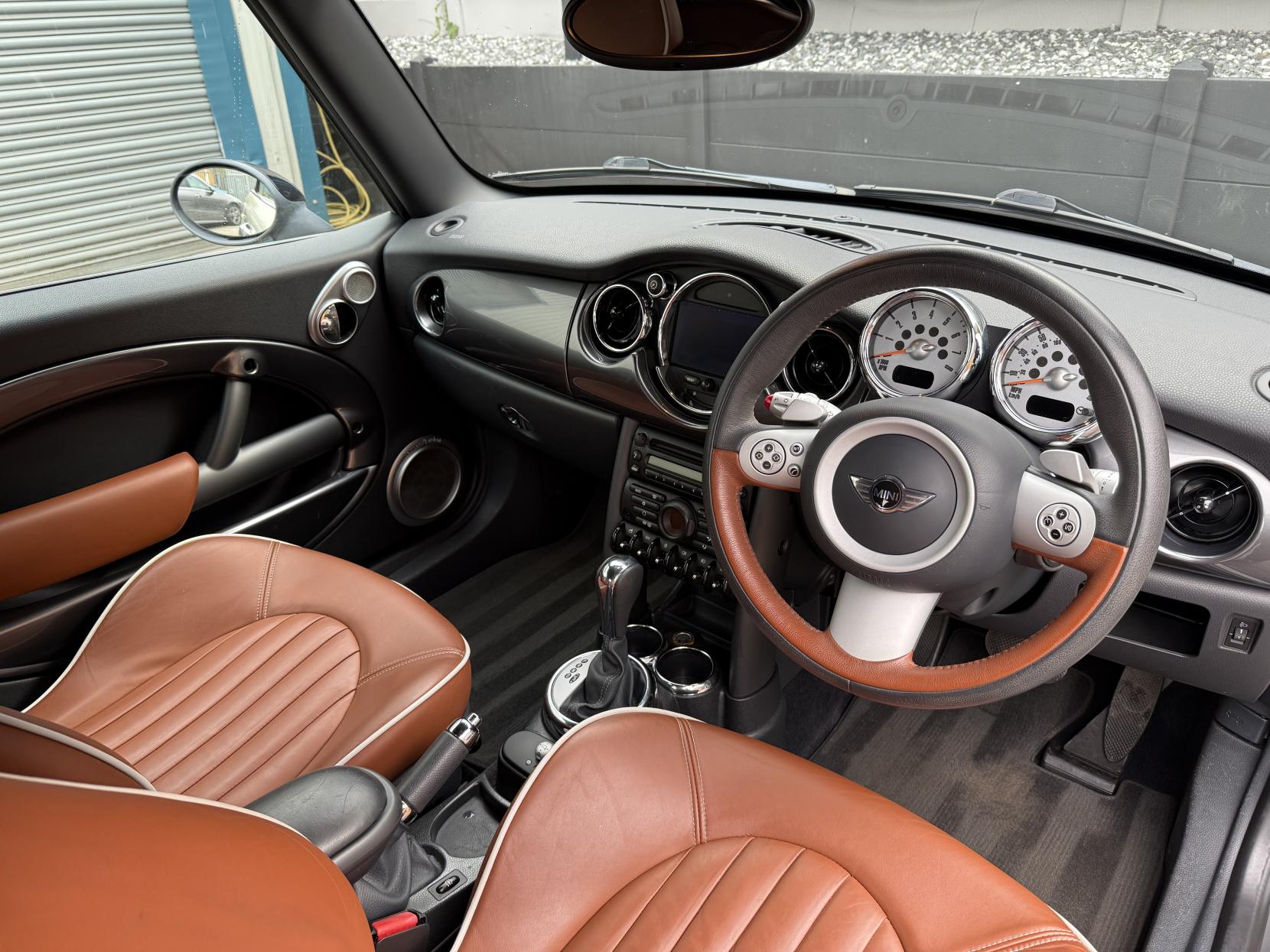 MINI Convertible 1.6 Cooper Sidewalk Convertible 2dr Petrol CVT Euro 4 (115 ps)