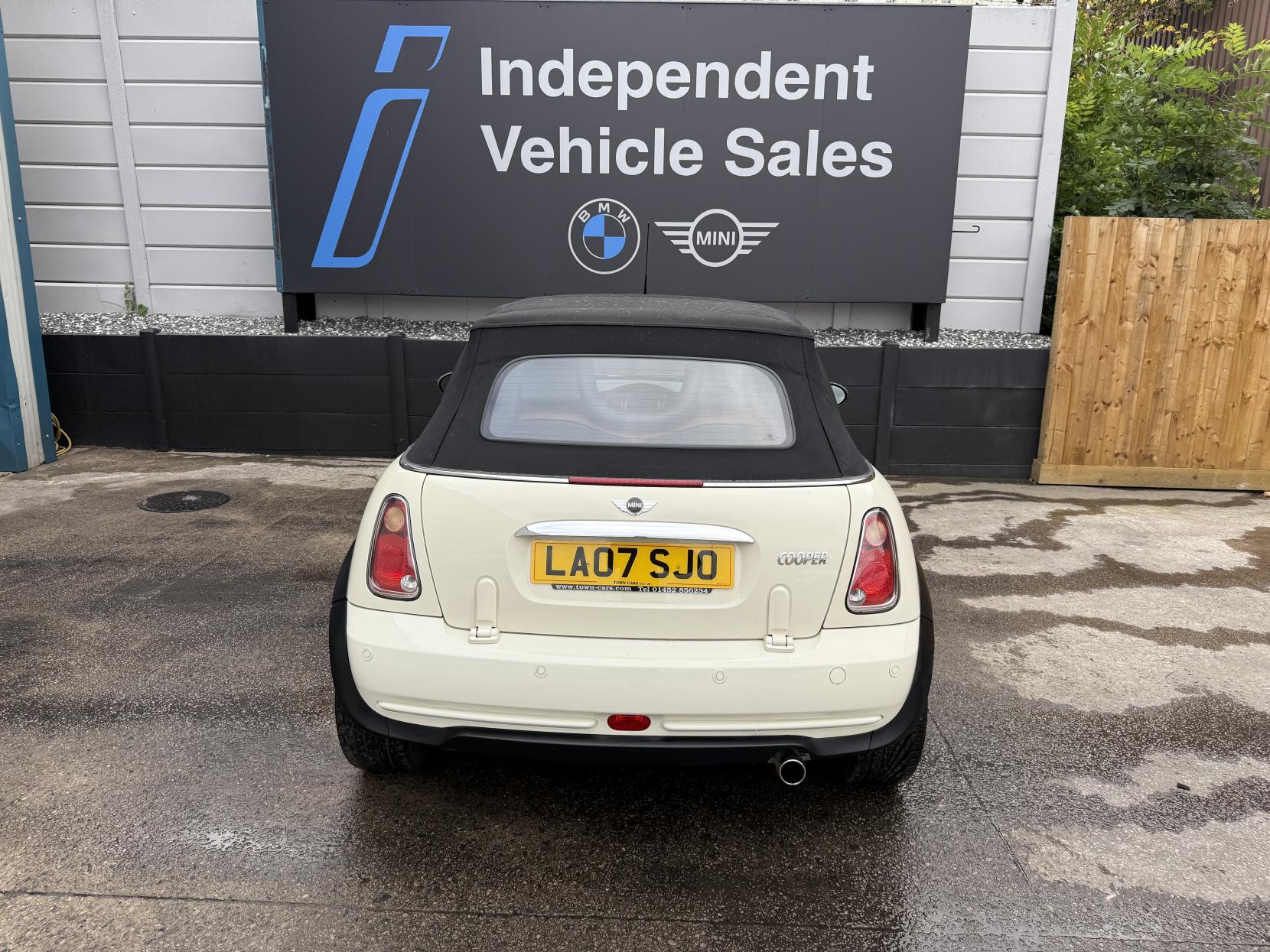 MINI Convertible 1.6 Cooper Sidewalk Convertible 2dr Petrol CVT Euro 4 (115 ps)