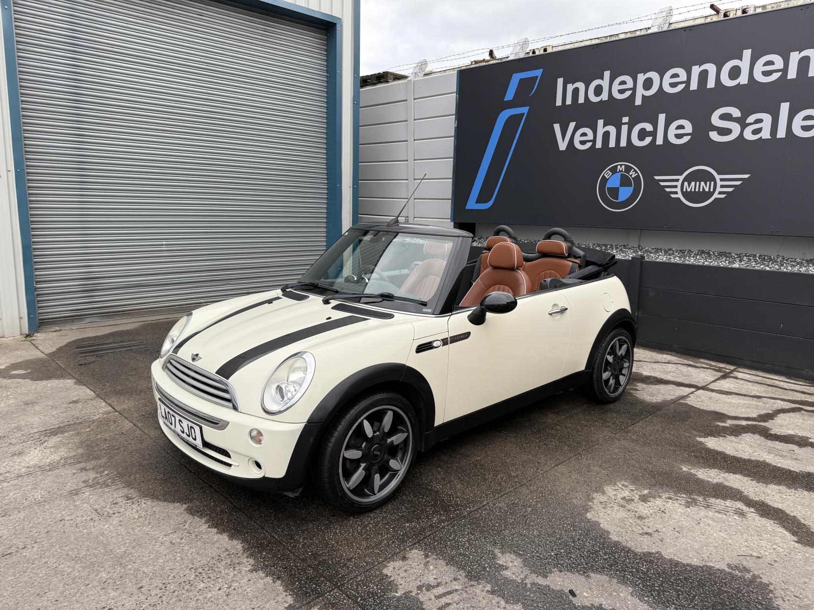 MINI Convertible 1.6 Cooper Sidewalk Convertible 2dr Petrol CVT Euro 4 (115 ps)