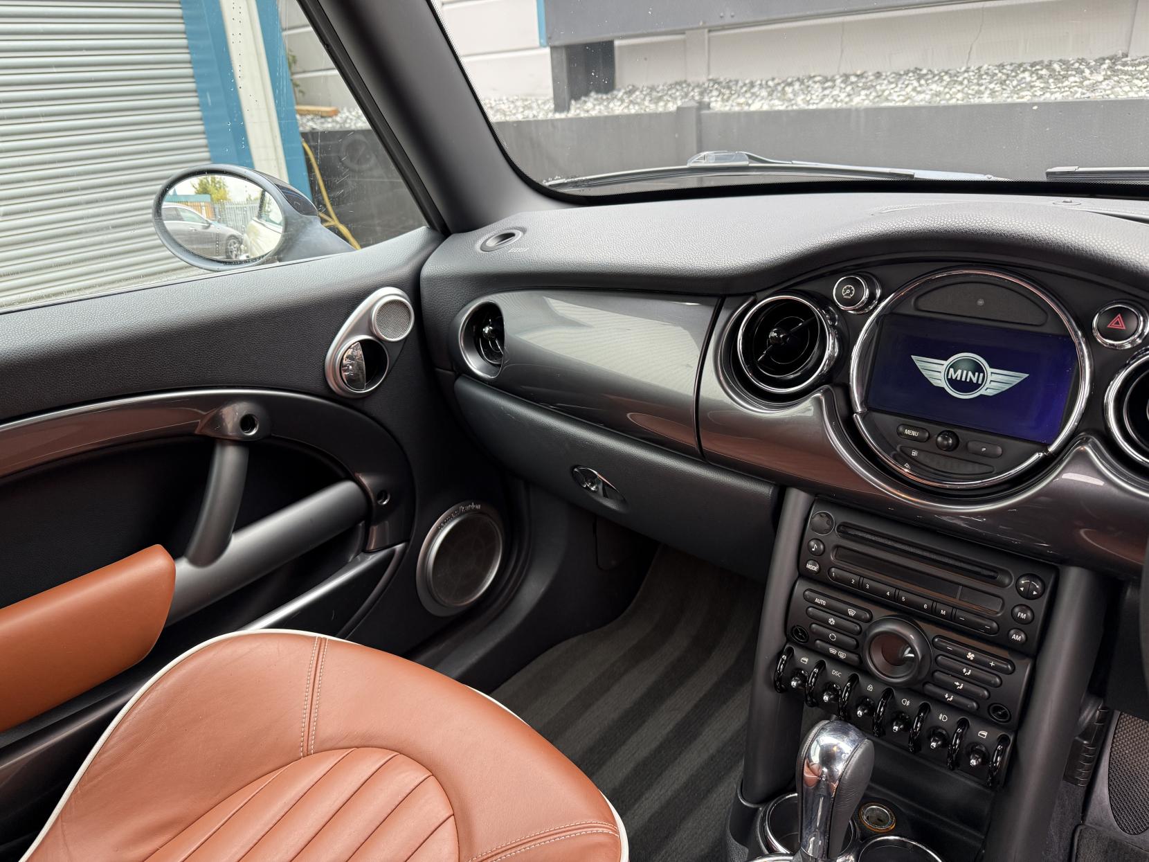 MINI Convertible 1.6 Cooper Sidewalk Convertible 2dr Petrol CVT Euro 4 (115 ps)