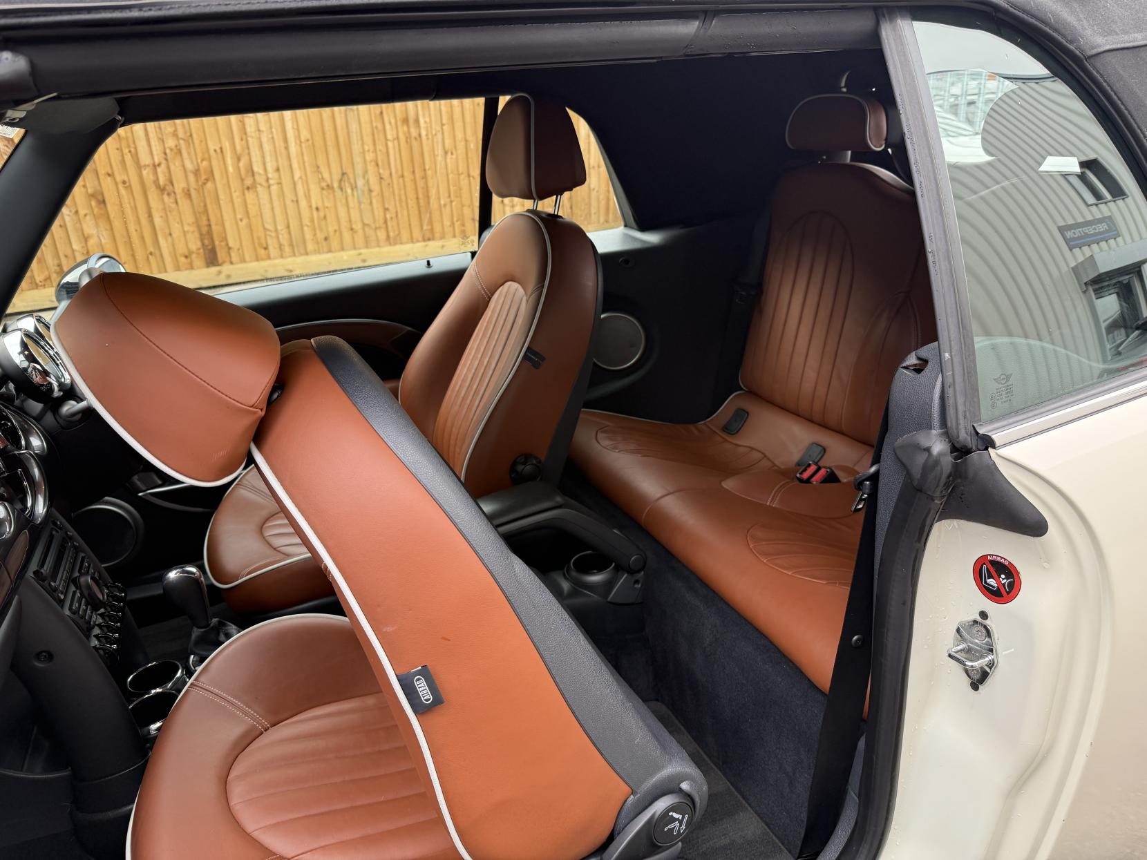MINI Convertible 1.6 Cooper Sidewalk Convertible 2dr Petrol CVT Euro 4 (115 ps)
