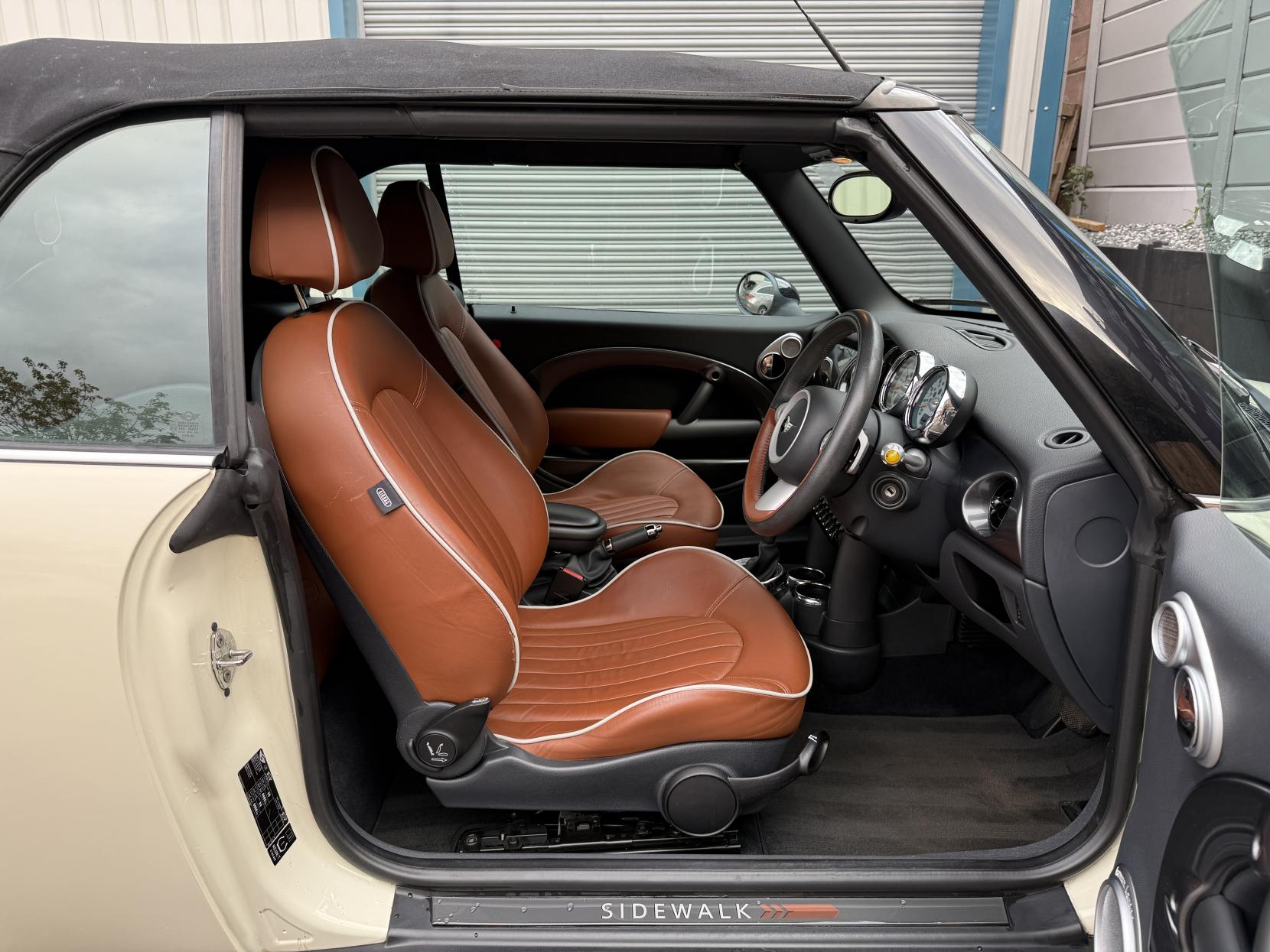 MINI Convertible 1.6 Cooper Sidewalk Convertible 2dr Petrol CVT Euro 4 (115 ps)