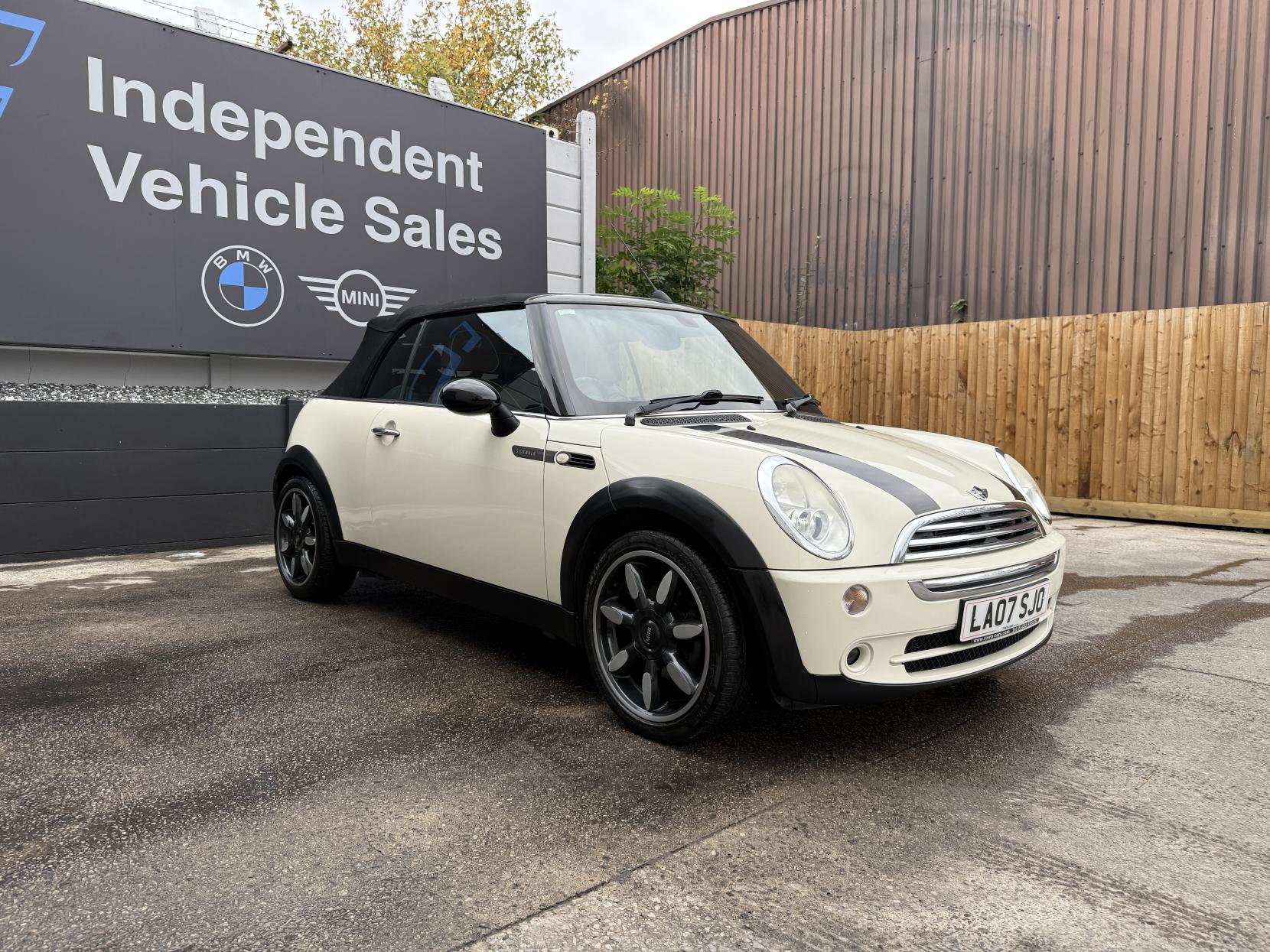 MINI Convertible 1.6 Cooper Sidewalk Convertible 2dr Petrol CVT Euro 4 (115 ps)
