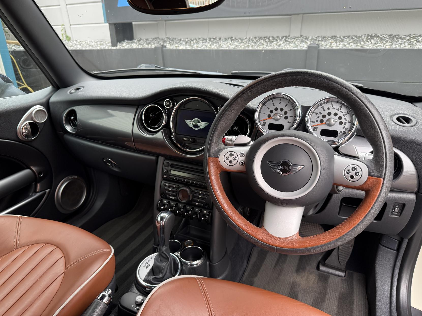 MINI Convertible 1.6 Cooper Sidewalk Convertible 2dr Petrol CVT Euro 4 (115 ps)