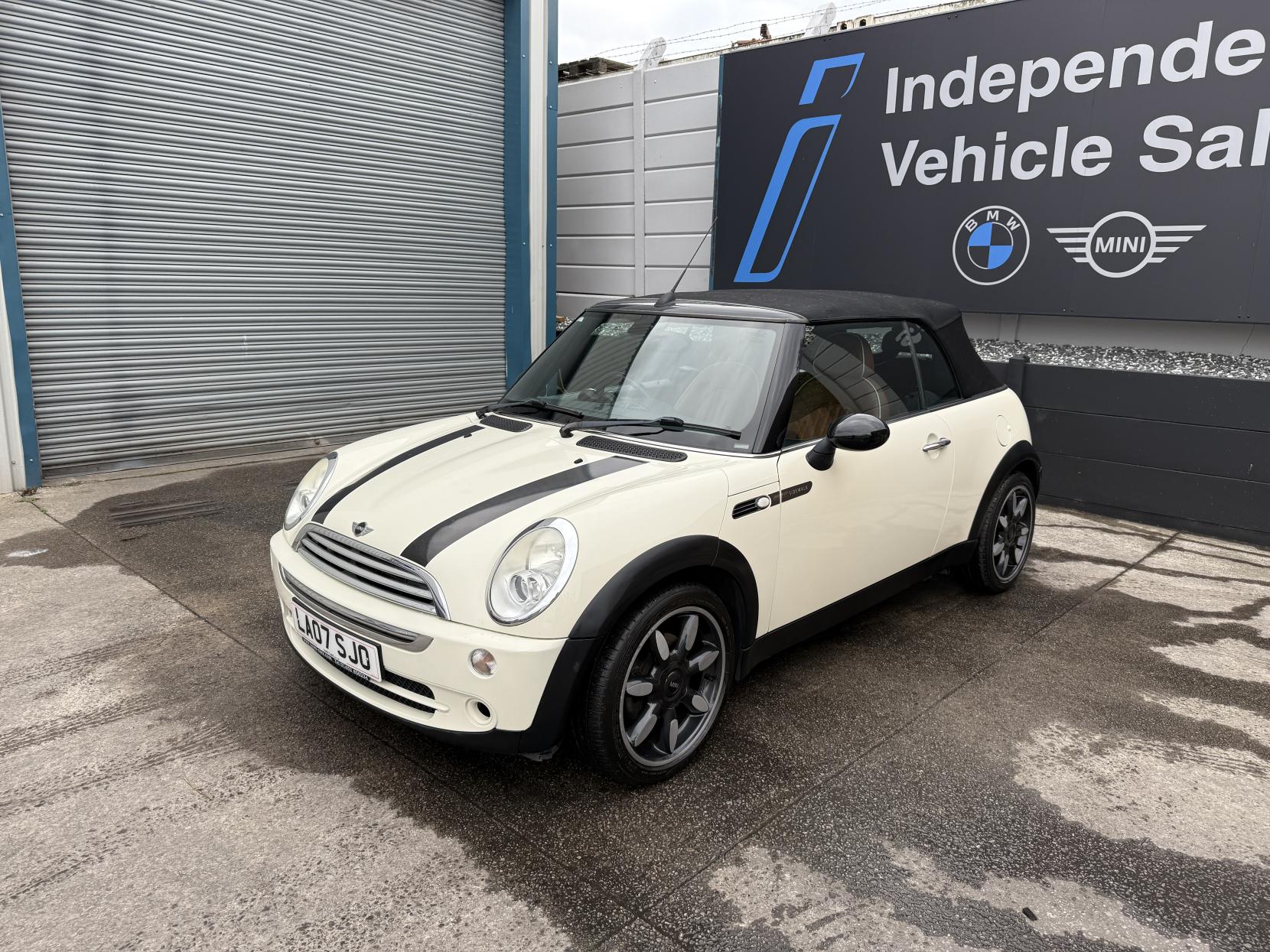 MINI Convertible 1.6 Cooper Sidewalk Convertible 2dr Petrol CVT Euro 4 (115 ps)