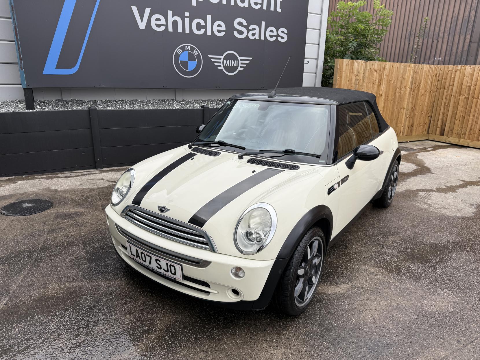 MINI Convertible 1.6 Cooper Sidewalk Convertible 2dr Petrol CVT Euro 4 (115 ps)