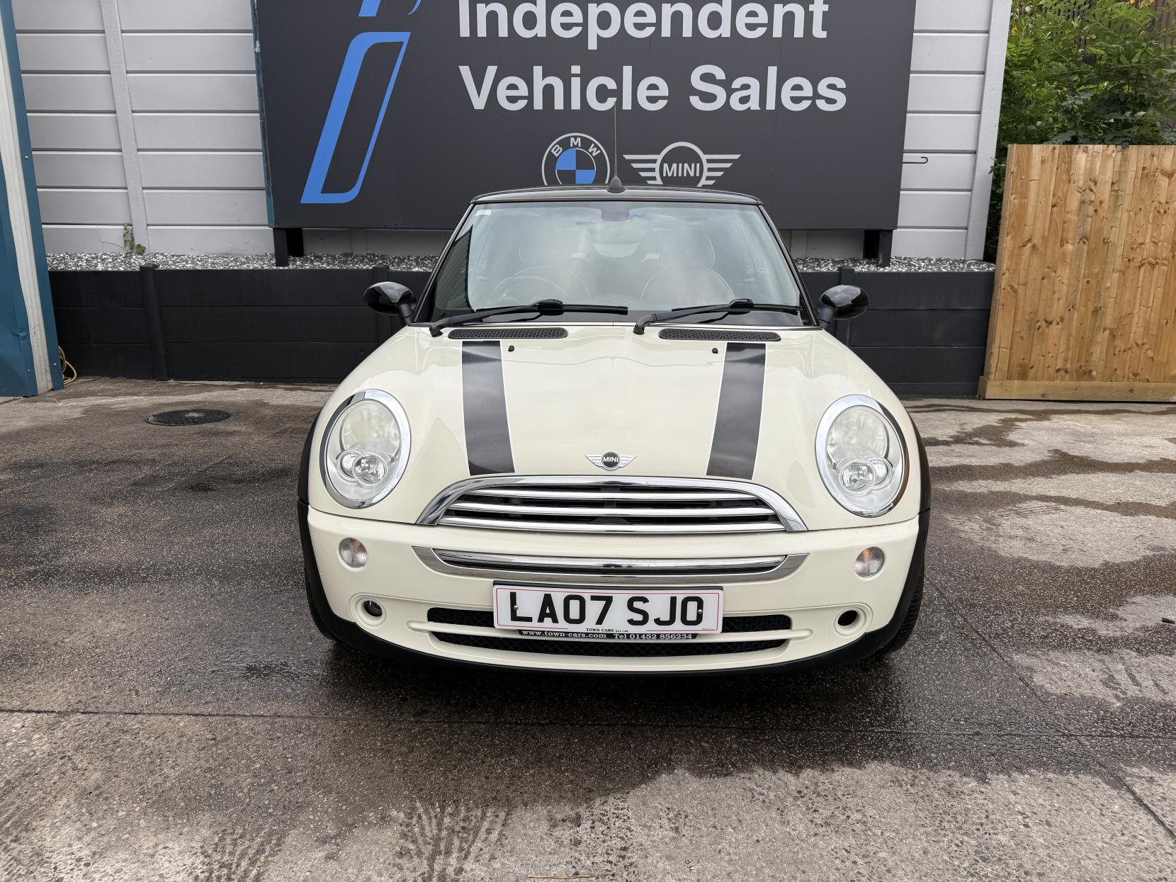 MINI Convertible 1.6 Cooper Sidewalk Convertible 2dr Petrol CVT Euro 4 (115 ps)