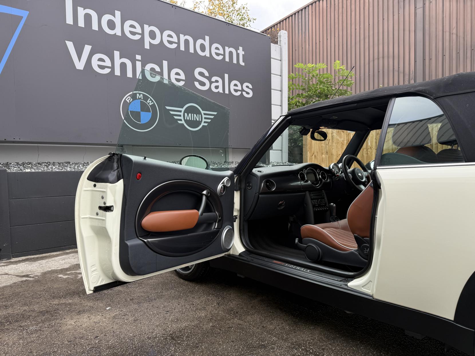 MINI Convertible 1.6 Cooper Sidewalk Convertible 2dr Petrol CVT Euro 4 (115 ps)