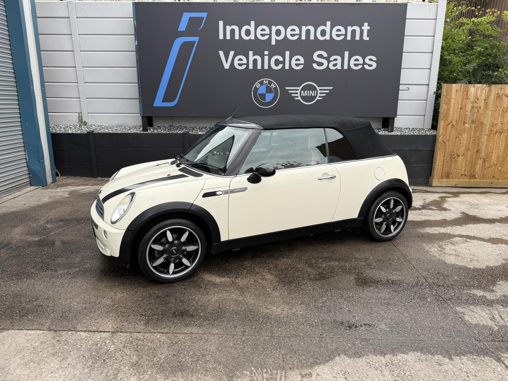 MINI Convertible 1.6 Cooper Sidewalk Convertible 2dr Petrol CVT Euro 4 (115 ps)