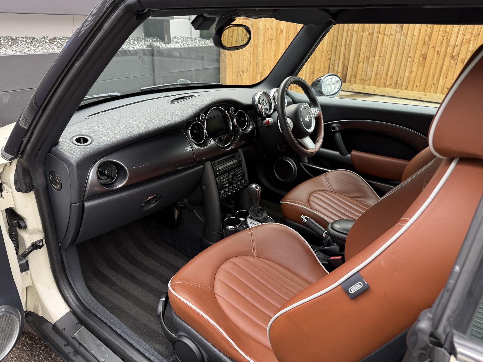 MINI Convertible 1.6 Cooper Sidewalk Convertible 2dr Petrol CVT Euro 4 (115 ps)