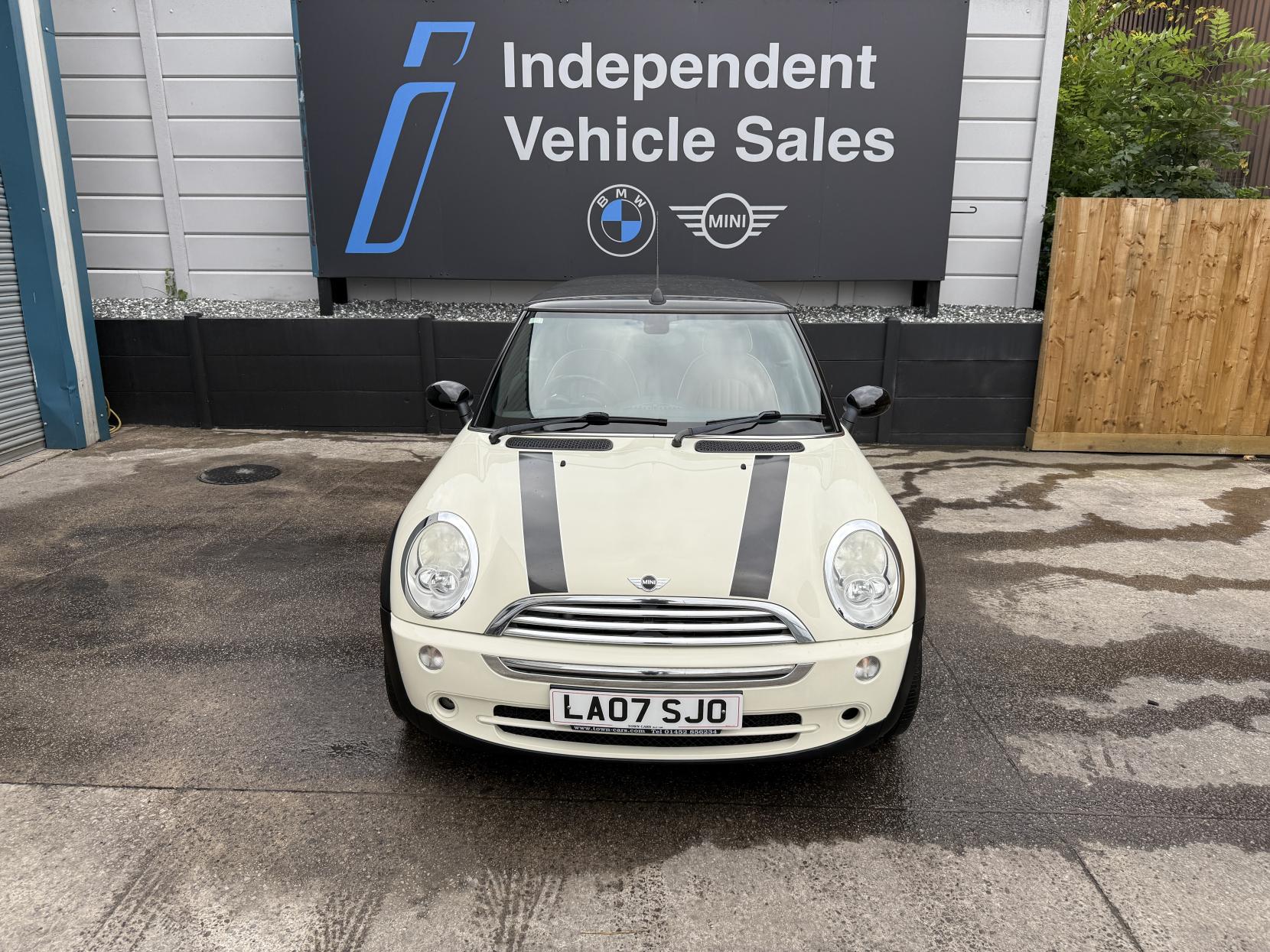 MINI Convertible 1.6 Cooper Sidewalk Convertible 2dr Petrol CVT Euro 4 (115 ps)