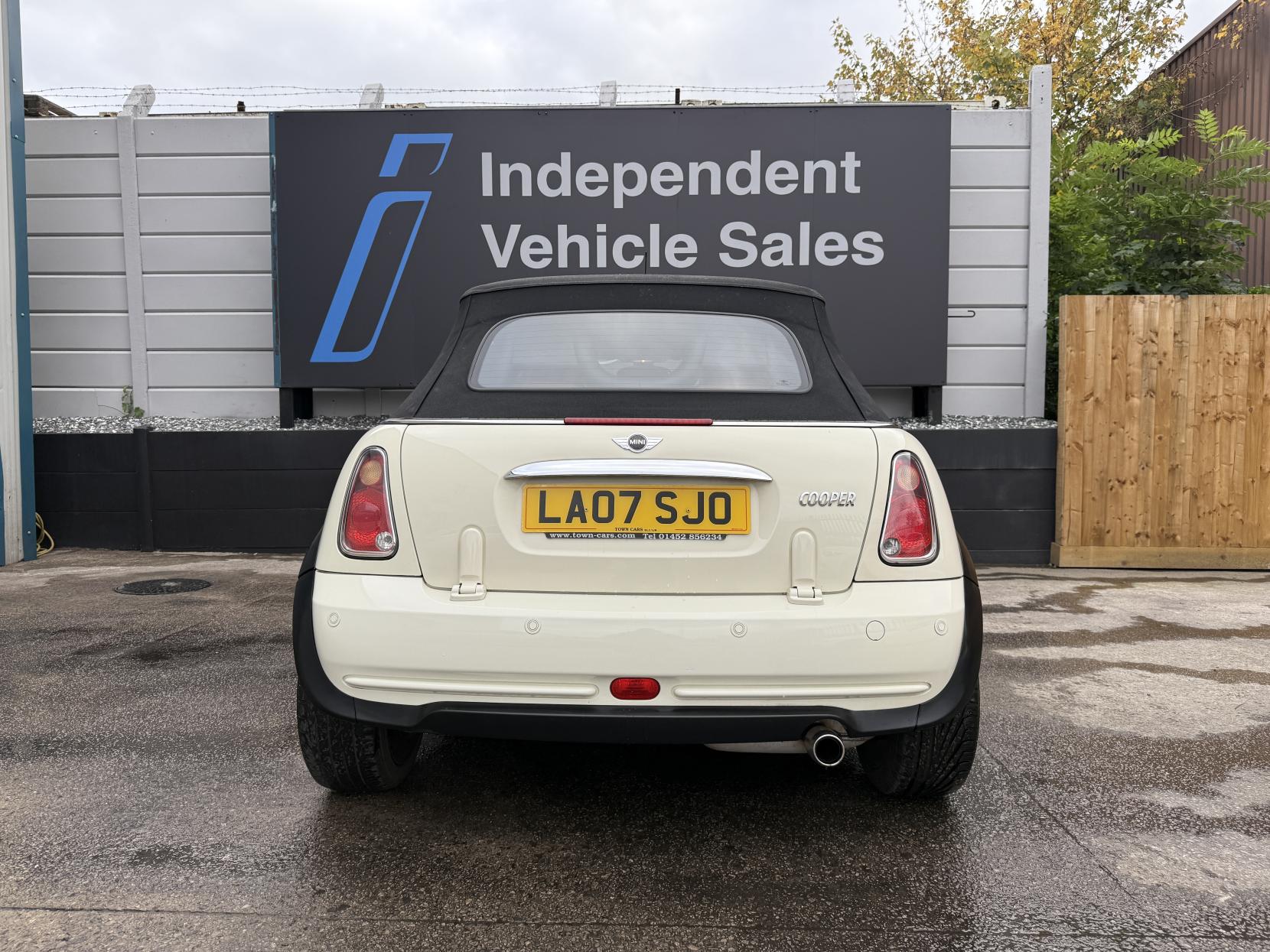 MINI Convertible 1.6 Cooper Sidewalk Convertible 2dr Petrol CVT Euro 4 (115 ps)