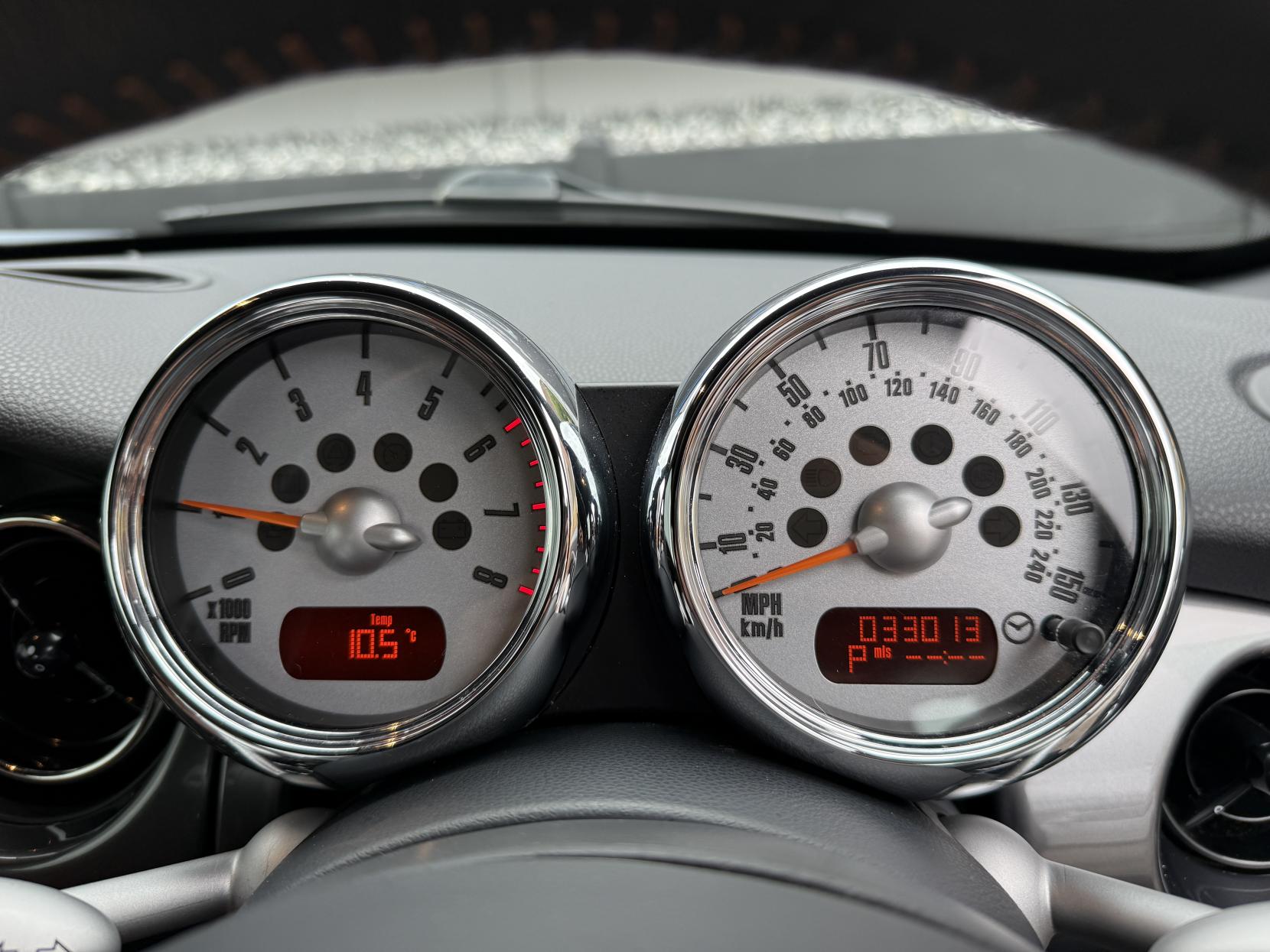 MINI Convertible 1.6 Cooper Sidewalk Convertible 2dr Petrol CVT Euro 4 (115 ps)