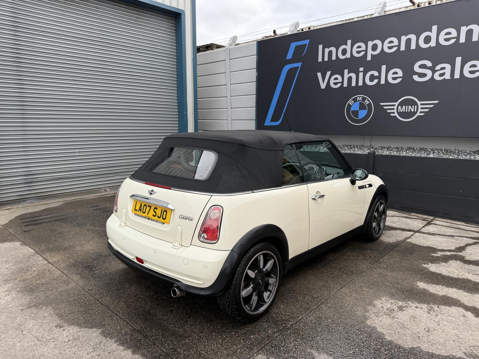 MINI Convertible 1.6 Cooper Sidewalk Convertible 2dr Petrol CVT Euro 4 (115 ps)