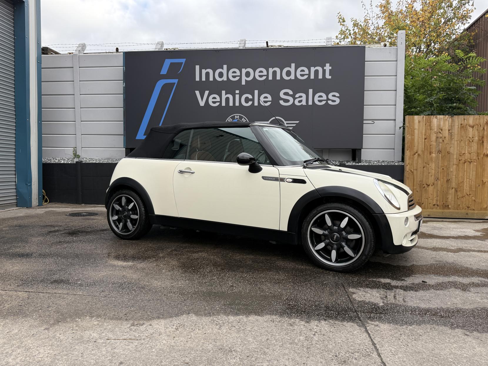 MINI Convertible 1.6 Cooper Sidewalk Convertible 2dr Petrol CVT Euro 4 (115 ps)
