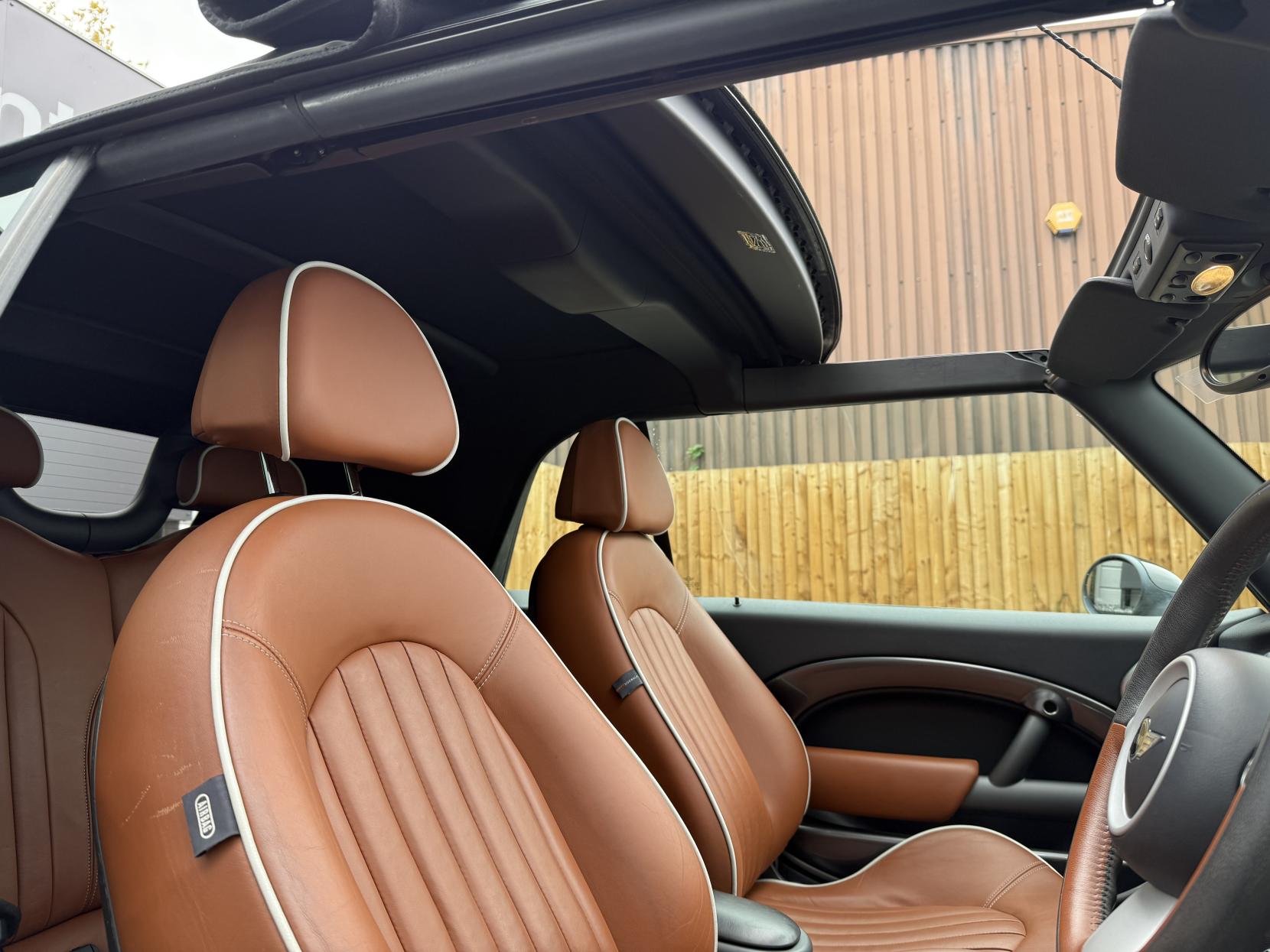 MINI Convertible 1.6 Cooper Sidewalk Convertible 2dr Petrol CVT Euro 4 (115 ps)