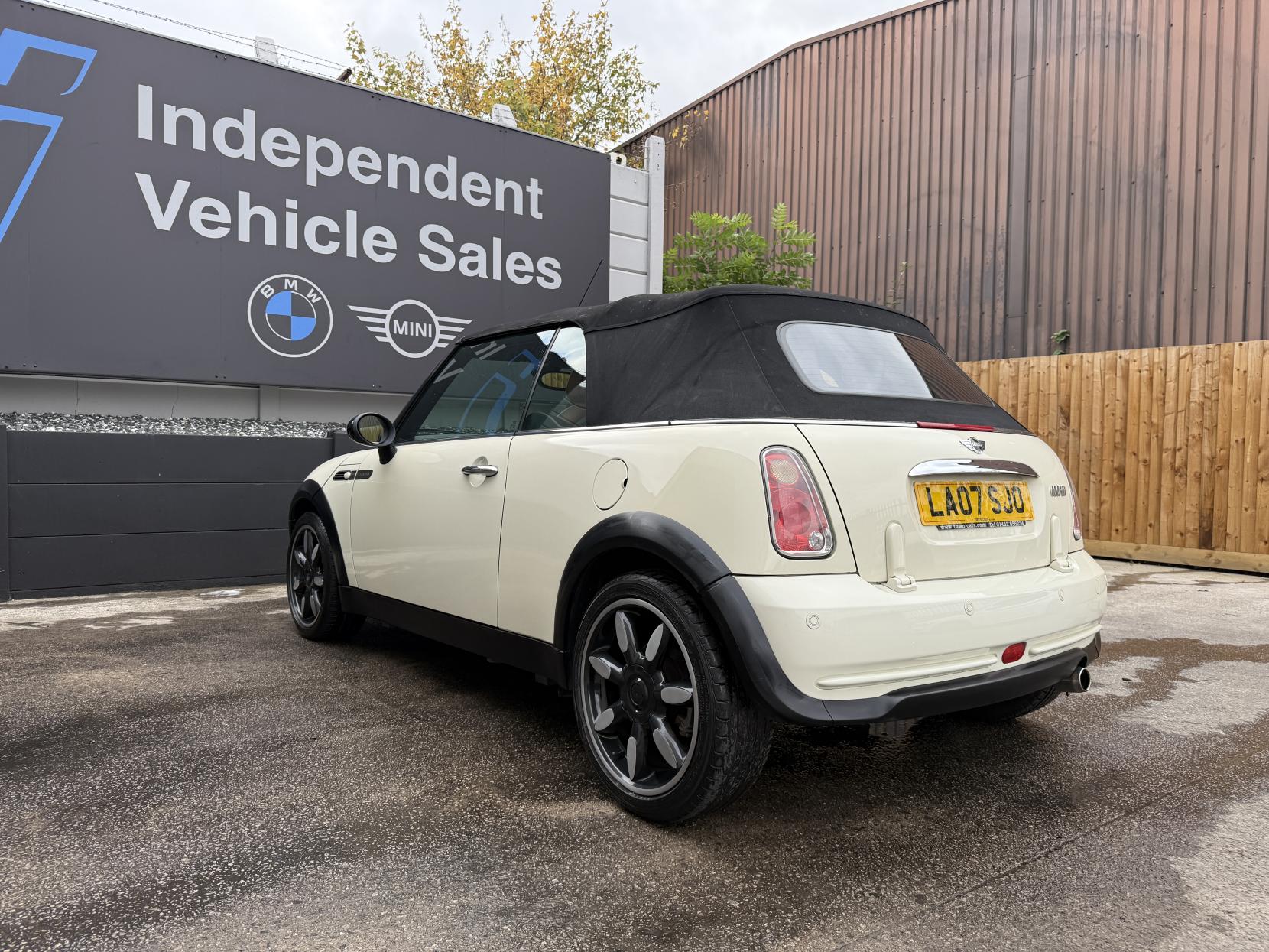 MINI Convertible 1.6 Cooper Sidewalk Convertible 2dr Petrol CVT Euro 4 (115 ps)