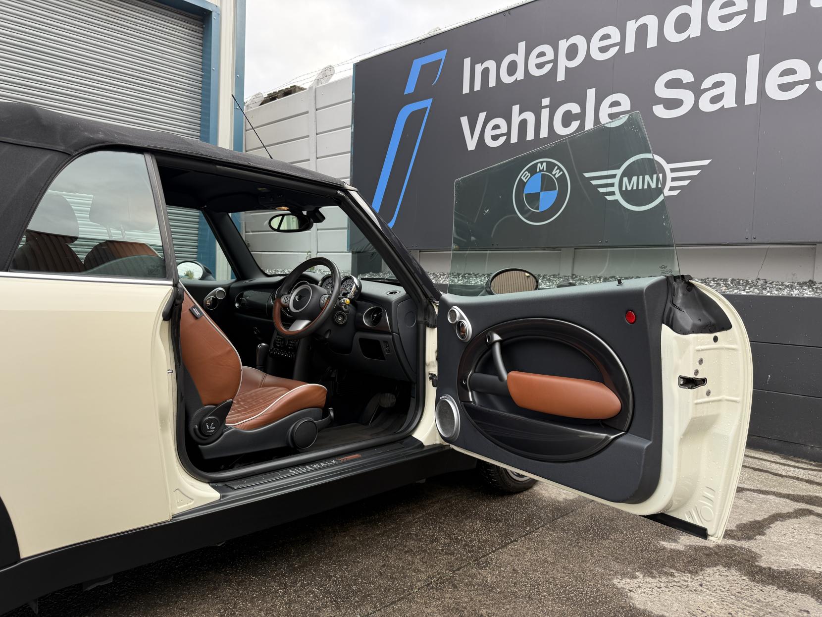 MINI Convertible 1.6 Cooper Sidewalk Convertible 2dr Petrol CVT Euro 4 (115 ps)