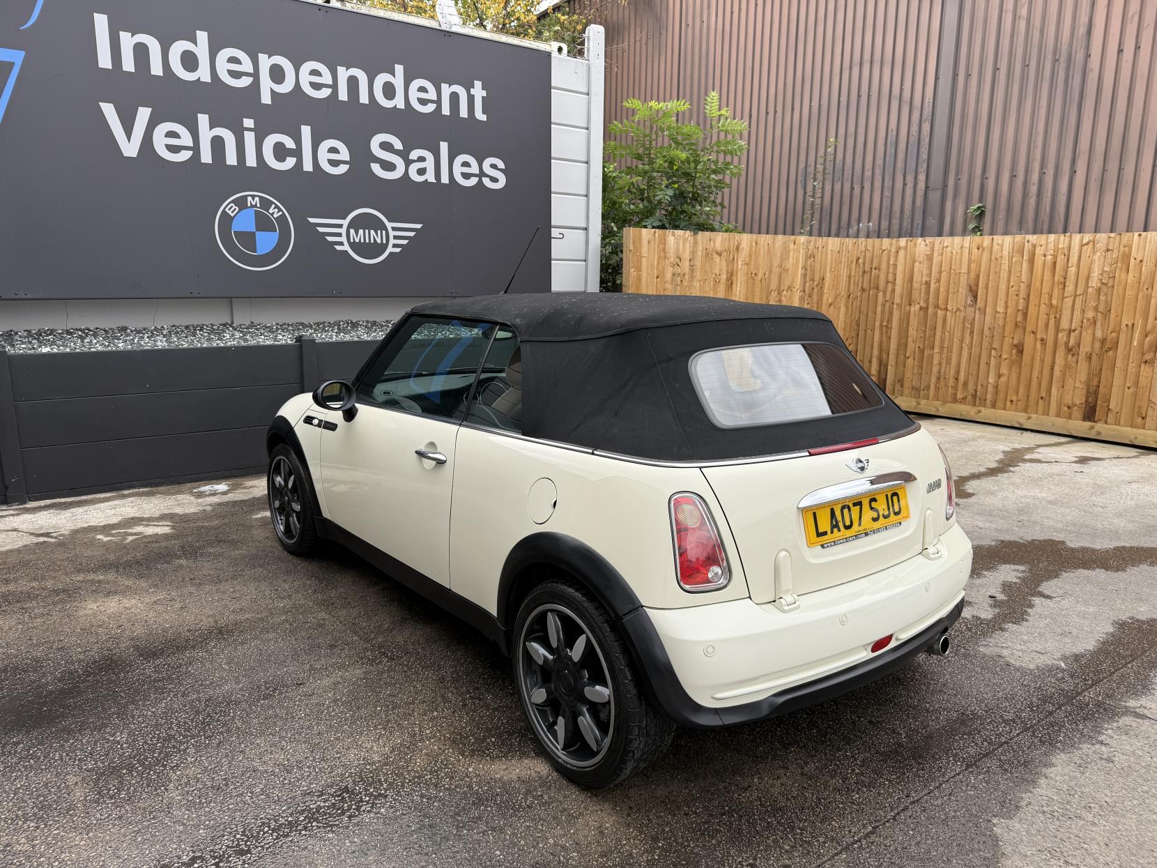 MINI Convertible 1.6 Cooper Sidewalk Convertible 2dr Petrol CVT Euro 4 (115 ps)