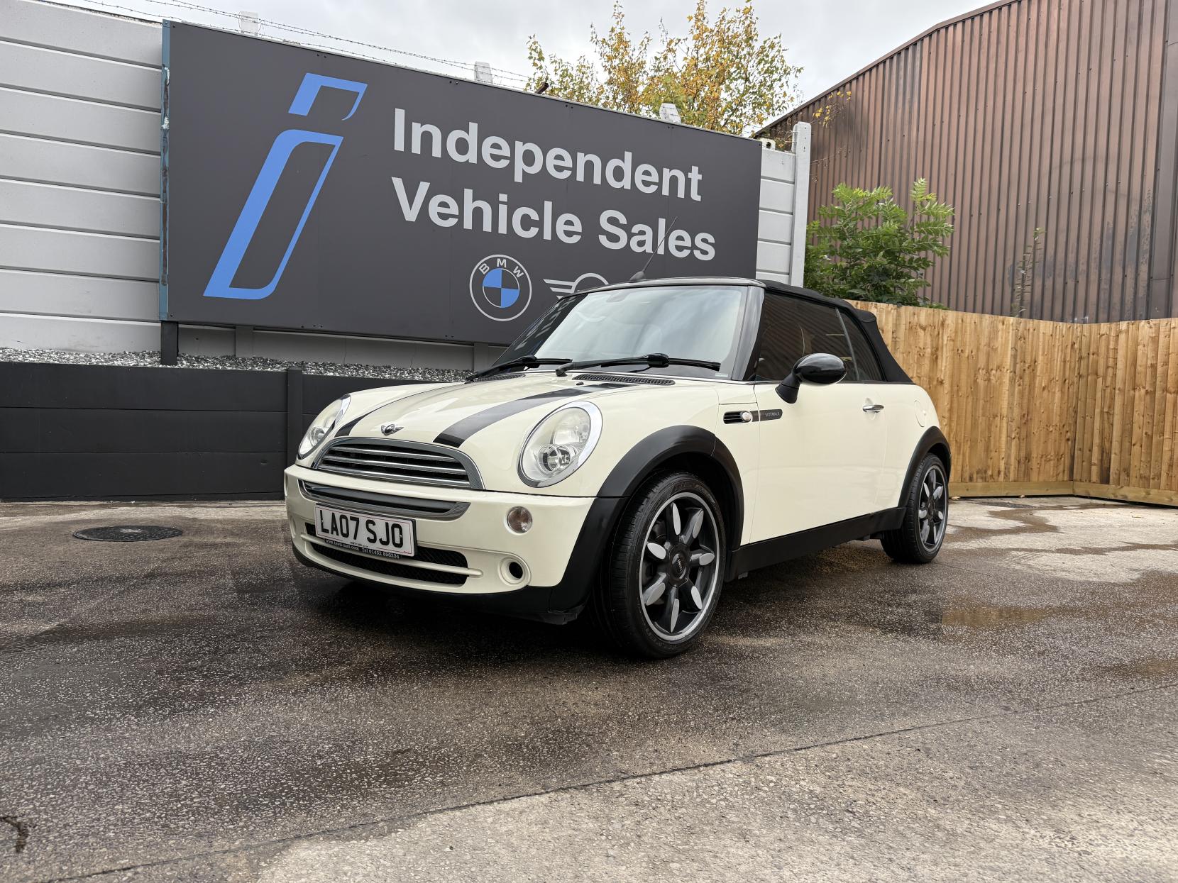 MINI Convertible 1.6 Cooper Sidewalk Convertible 2dr Petrol CVT Euro 4 (115 ps)