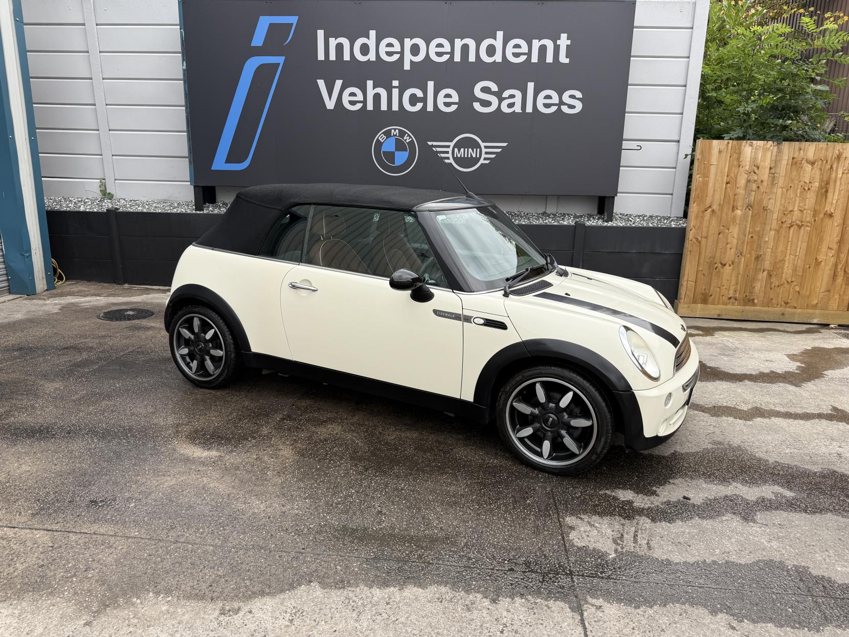 MINI Convertible 1.6 Cooper Sidewalk Convertible 2dr Petrol CVT Euro 4 (115 ps)