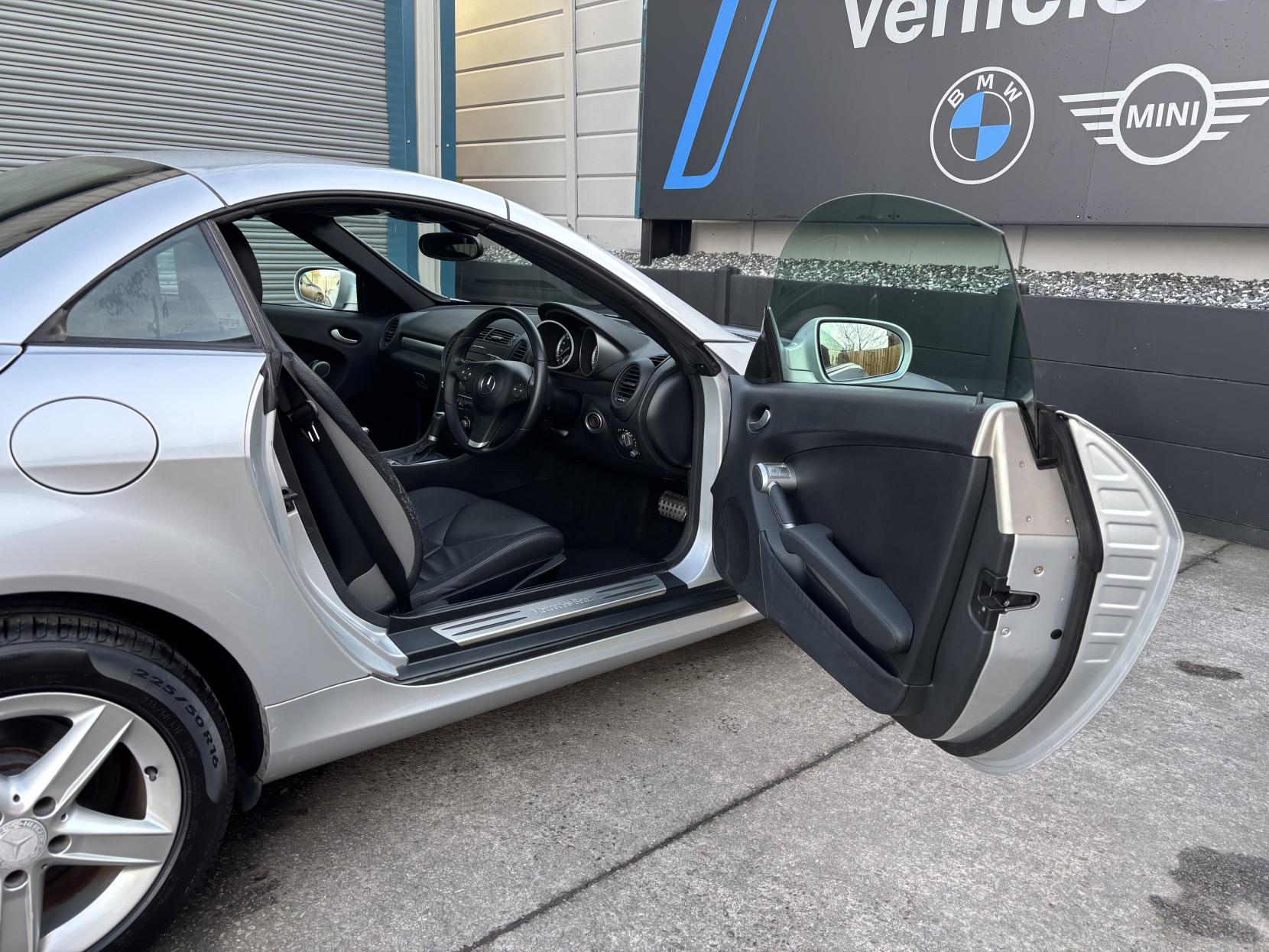 Mercedes-Benz SLK 1.8 SLK200K Convertible 2dr Petrol Tiptronic Euro 4 (184 ps)