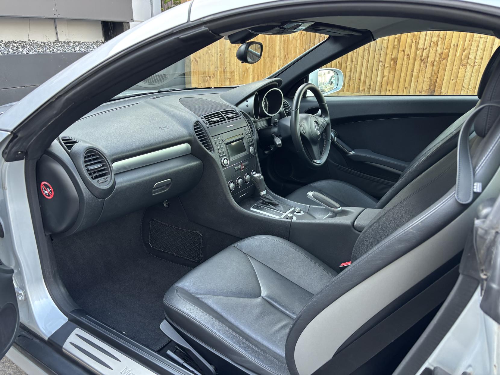 Mercedes-Benz SLK 1.8 SLK200K Convertible 2dr Petrol Tiptronic Euro 4 (184 ps)