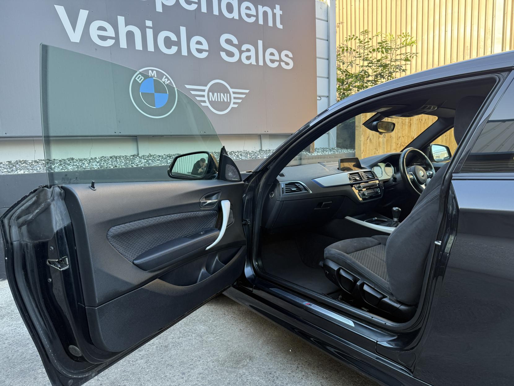 BMW 1 Series 1.5 118i M Sport Shadow Edition Hatchback 3dr Petrol Manual Euro 6 (s/s) (136 ps)