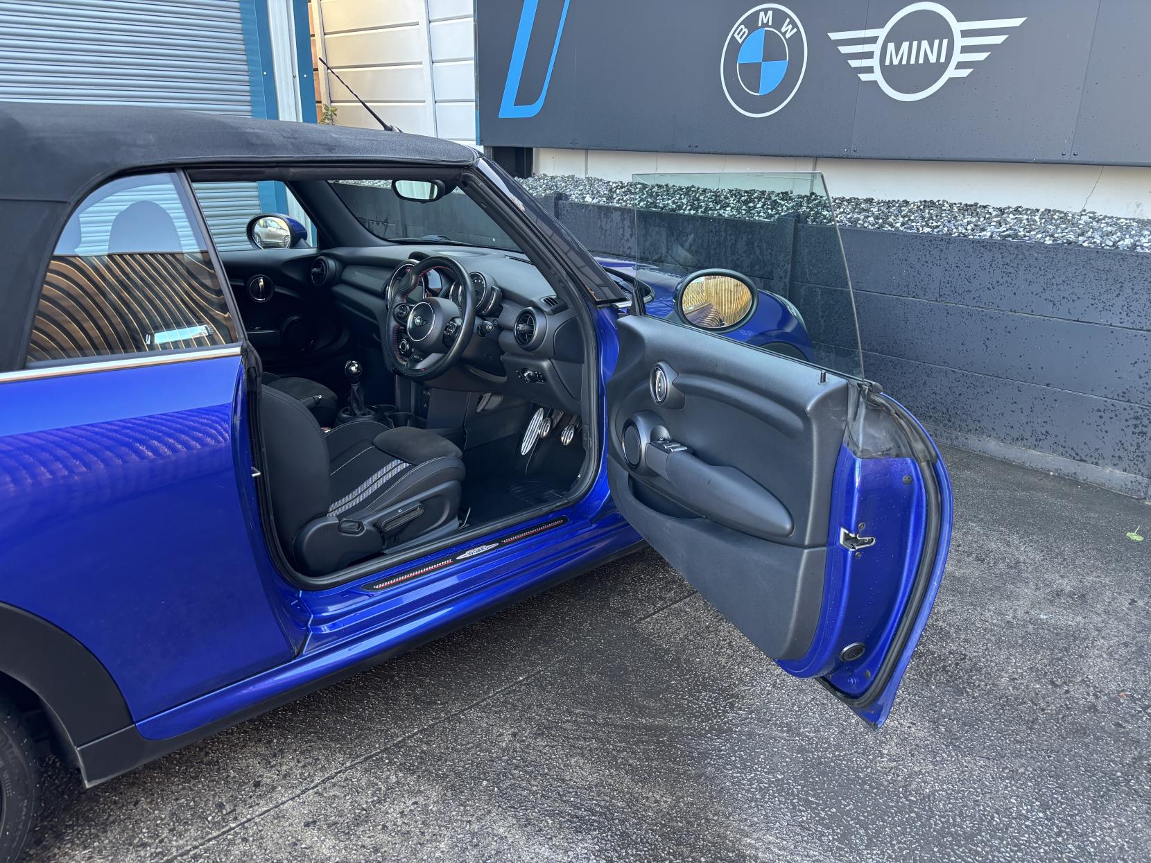 MINI Convertible 1.5 Cooper Convertible 2dr Petrol Manual Euro 6 (s/s) (136 ps)