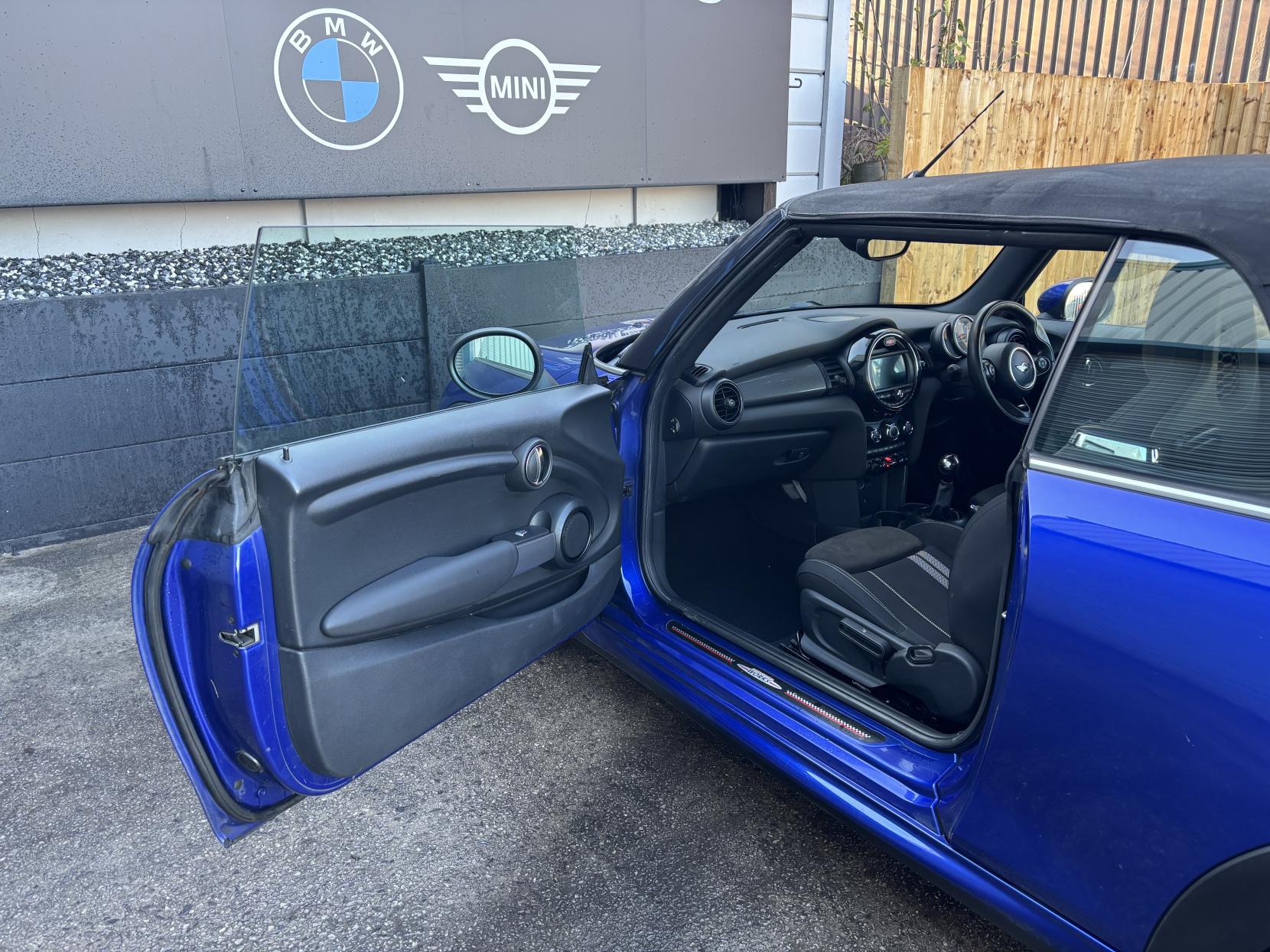 MINI Convertible 1.5 Cooper Convertible 2dr Petrol Manual Euro 6 (s/s) (136 ps)