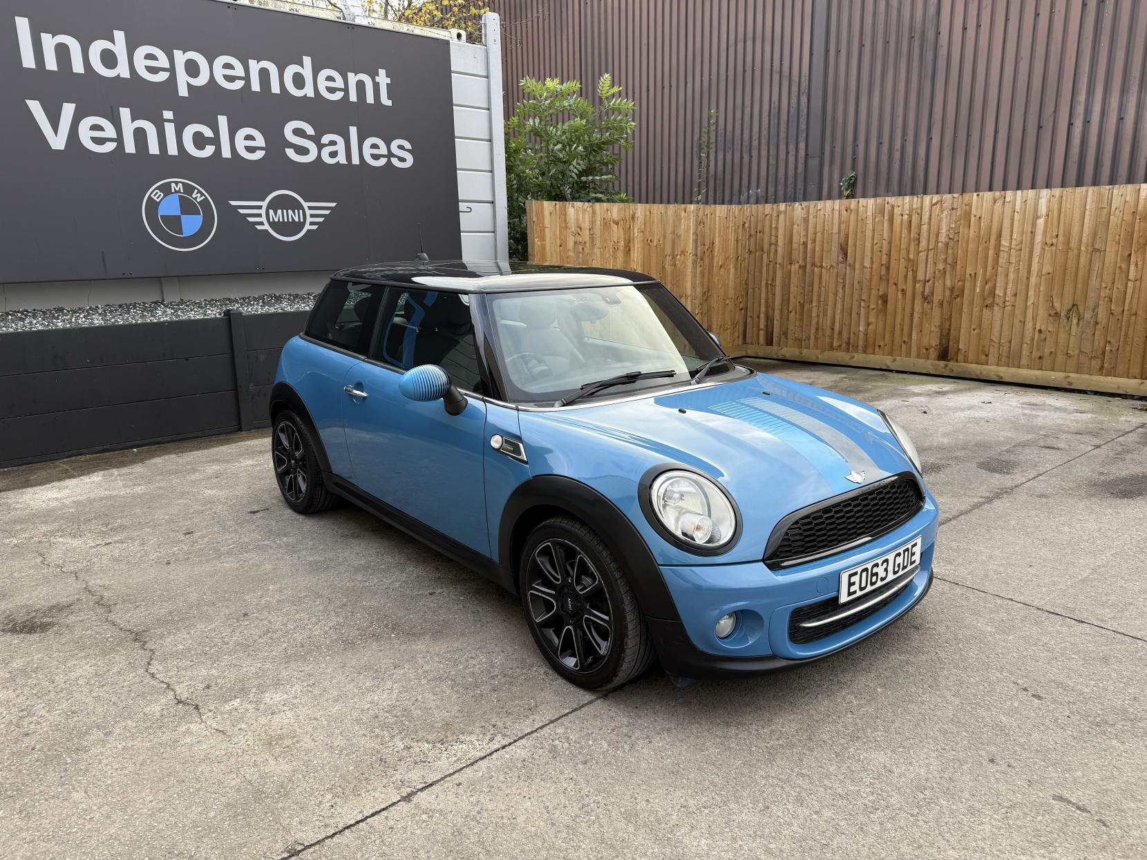 MINI Hatch 2.0 Cooper D Bayswater Hatchback 3dr Diesel Auto Euro 5 (112 ps)