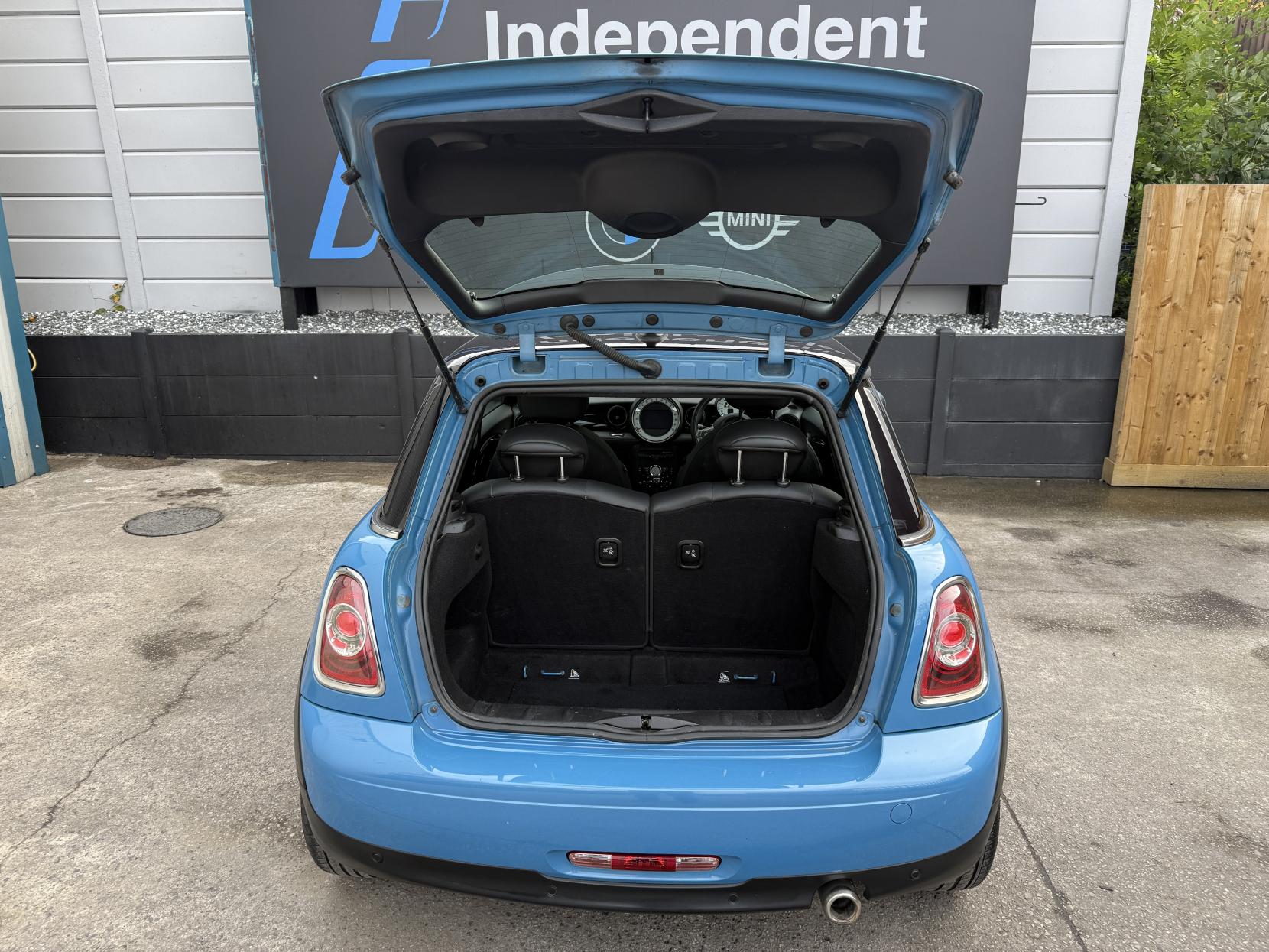 MINI Hatch 2.0 Cooper D Bayswater Hatchback 3dr Diesel Auto Euro 5 (112 ps)
