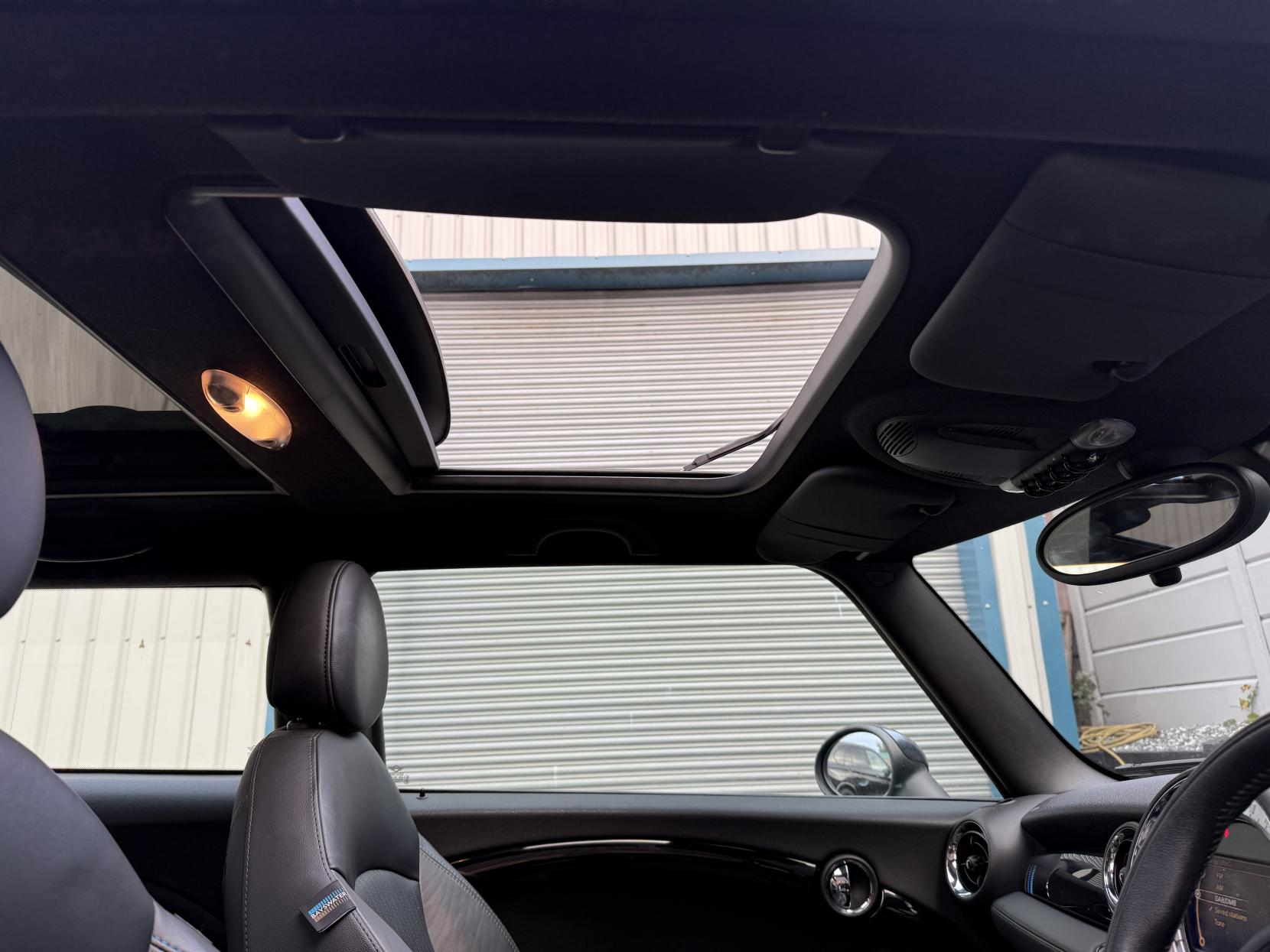 MINI Hatch 2.0 Cooper D Bayswater Hatchback 3dr Diesel Auto Euro 5 (112 ps)