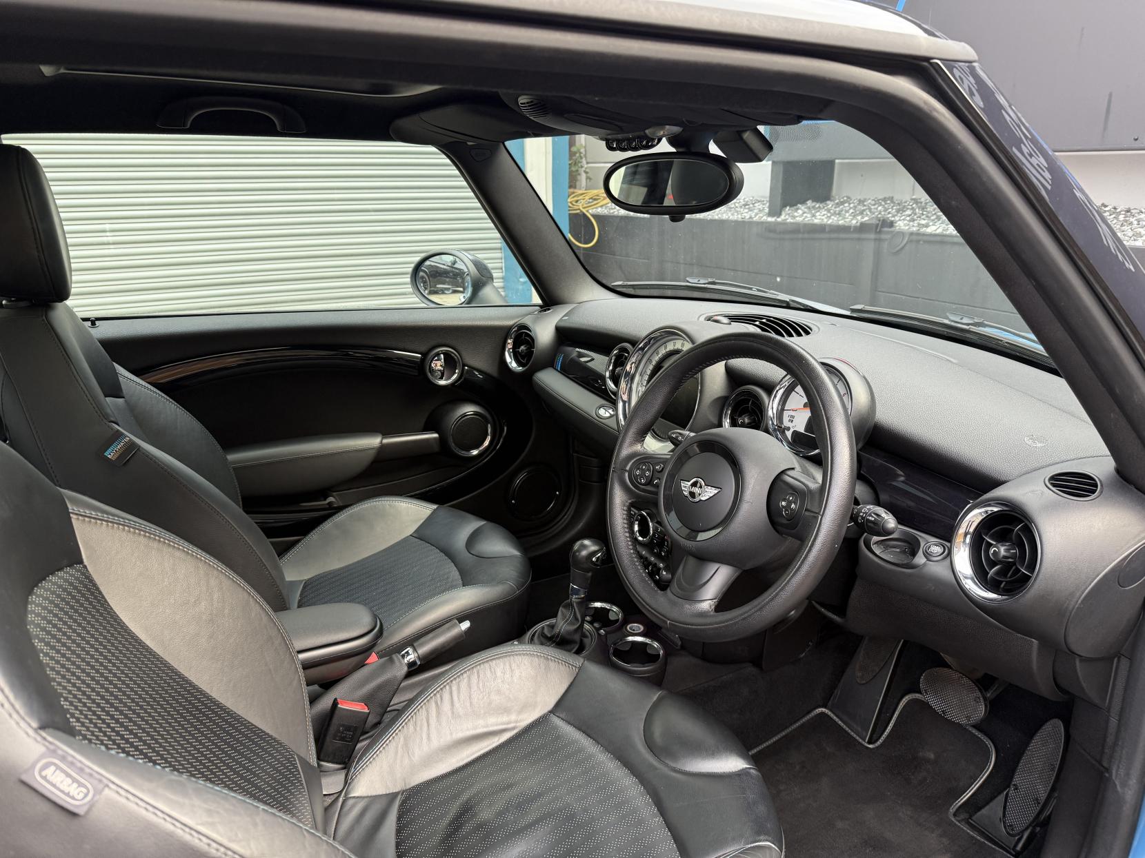 MINI Hatch 2.0 Cooper D Bayswater Hatchback 3dr Diesel Auto Euro 5 (112 ps)